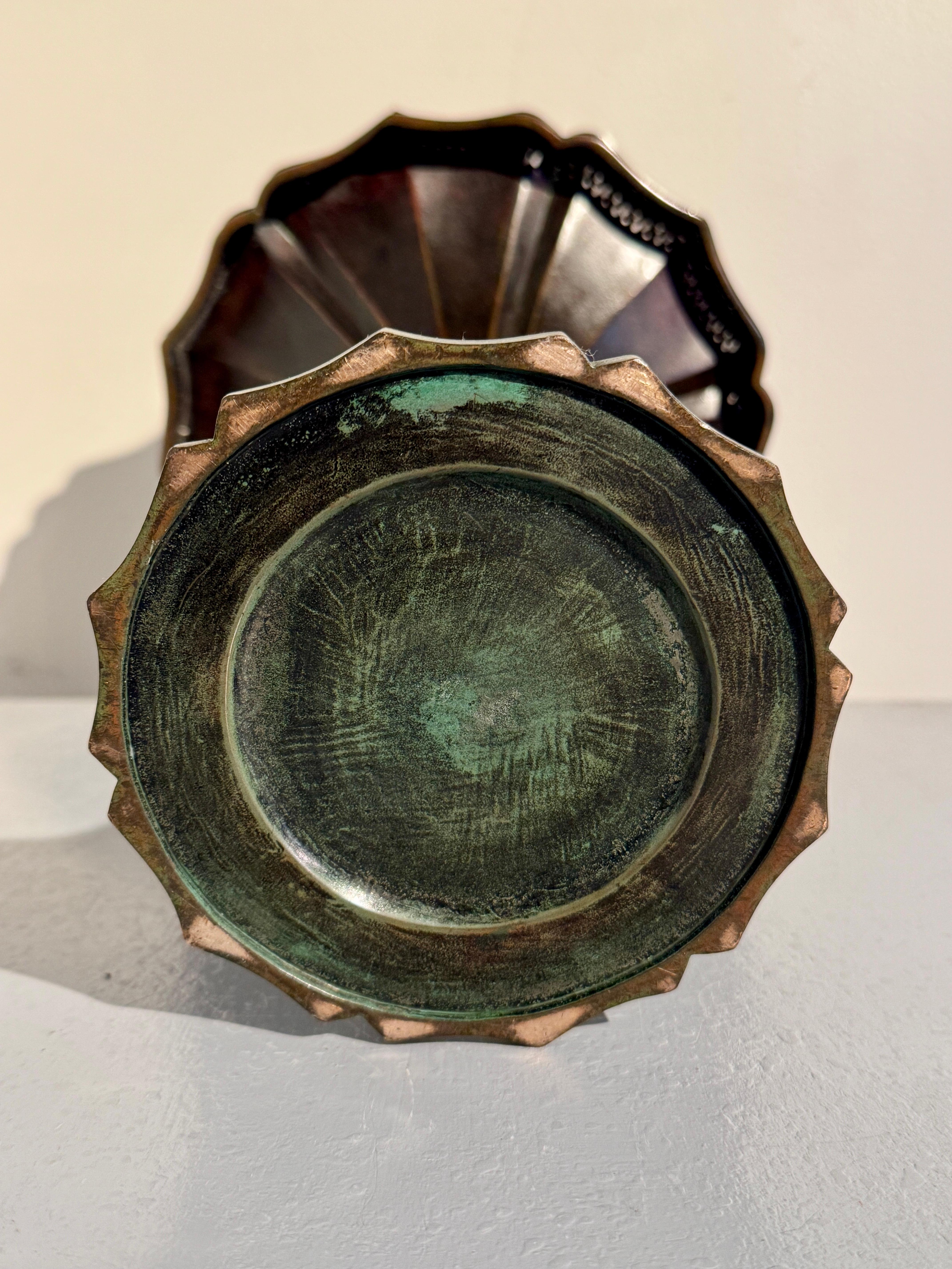 Japanese Bronze Flower Vase, Edo to Meiji Period, circa 1860, Japan For Sale 5