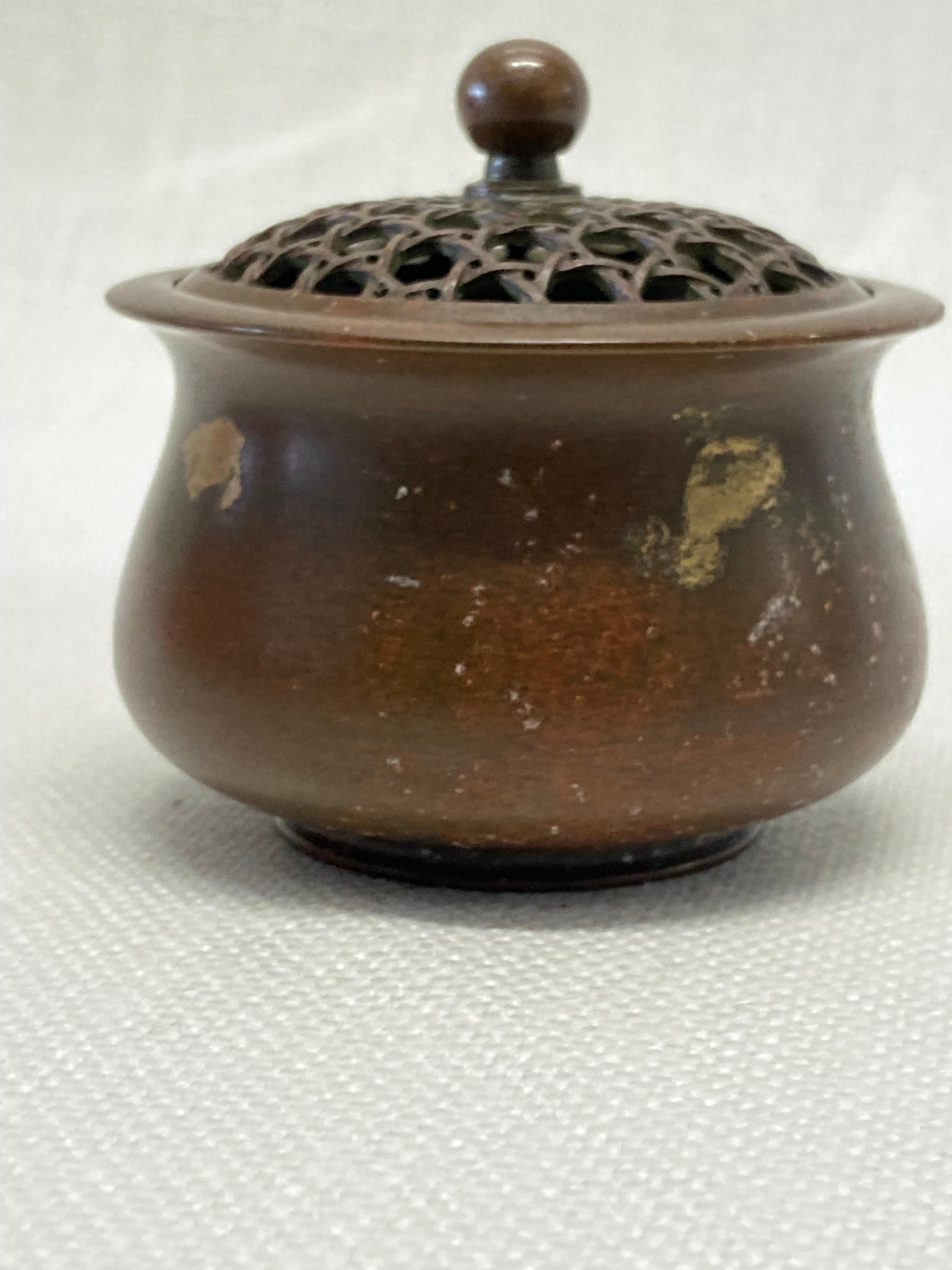 Japanese Bronze Gold Splash Censer, Circa 1900 Meiji Period For Sale 6