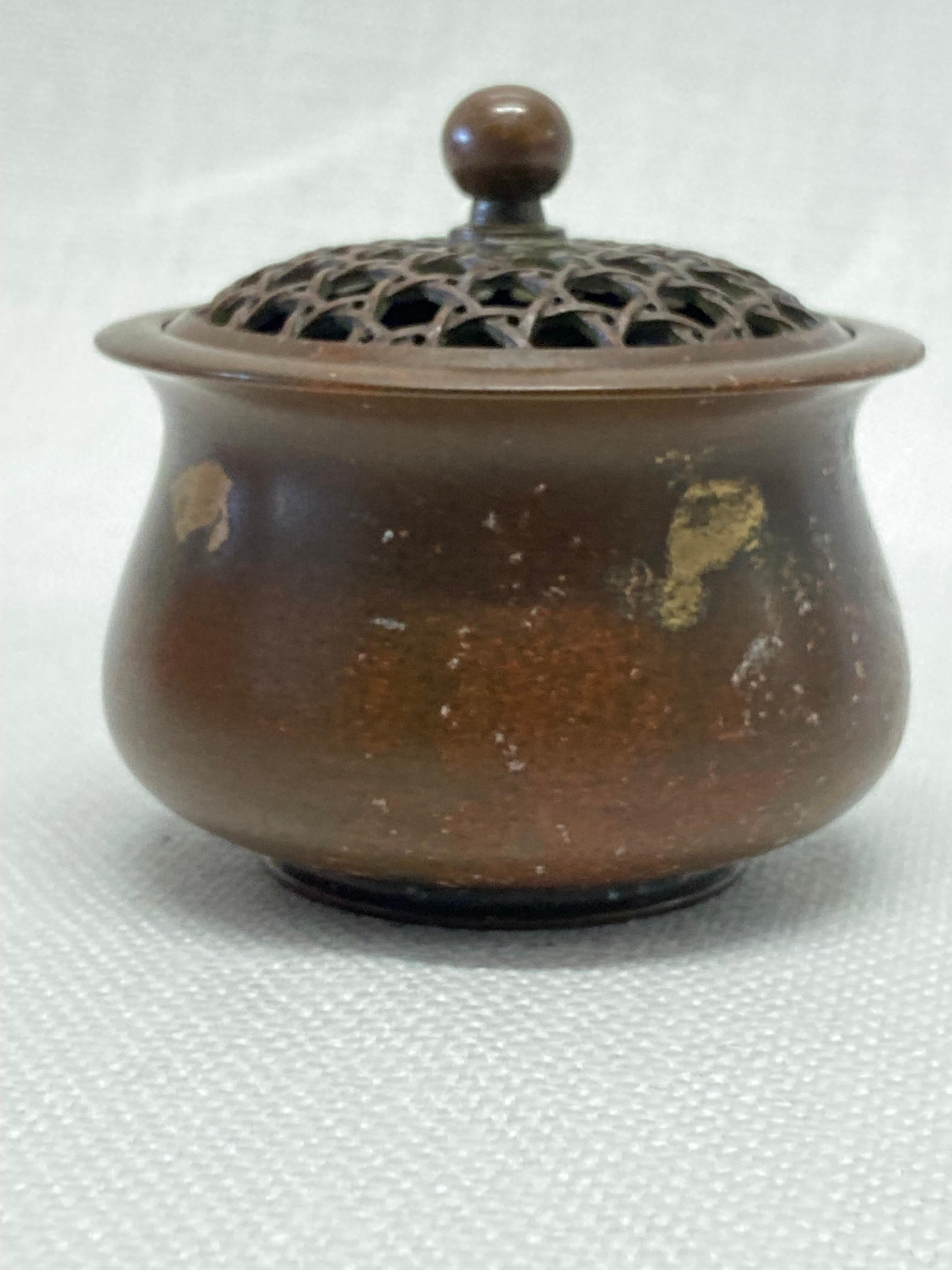 Japanese Bronze Gold Splash Censer, Circa 1900 Meiji Period For Sale 7