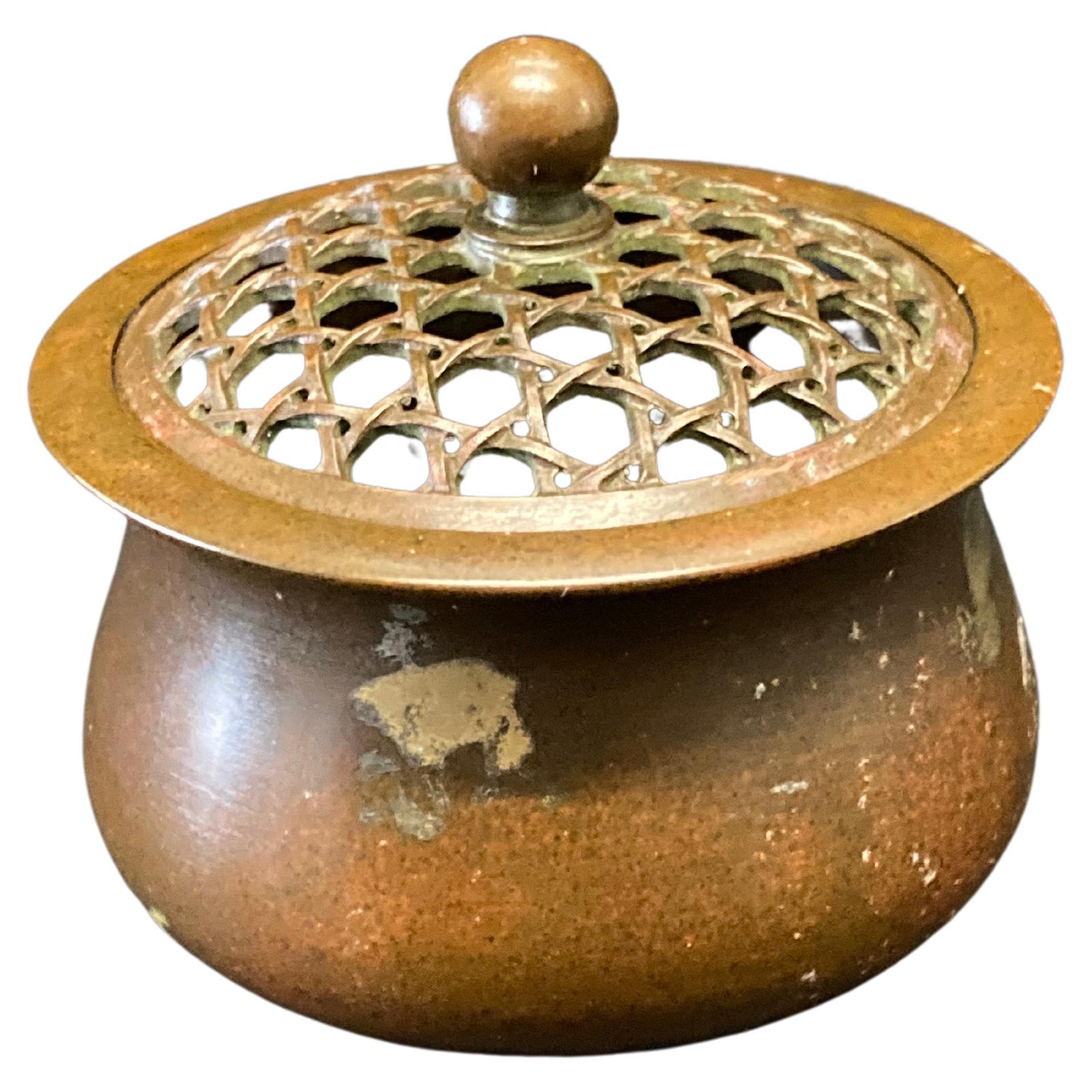 Japanese Bronze Gold Splash Censer, Circa 1900 Meiji Period For Sale 11