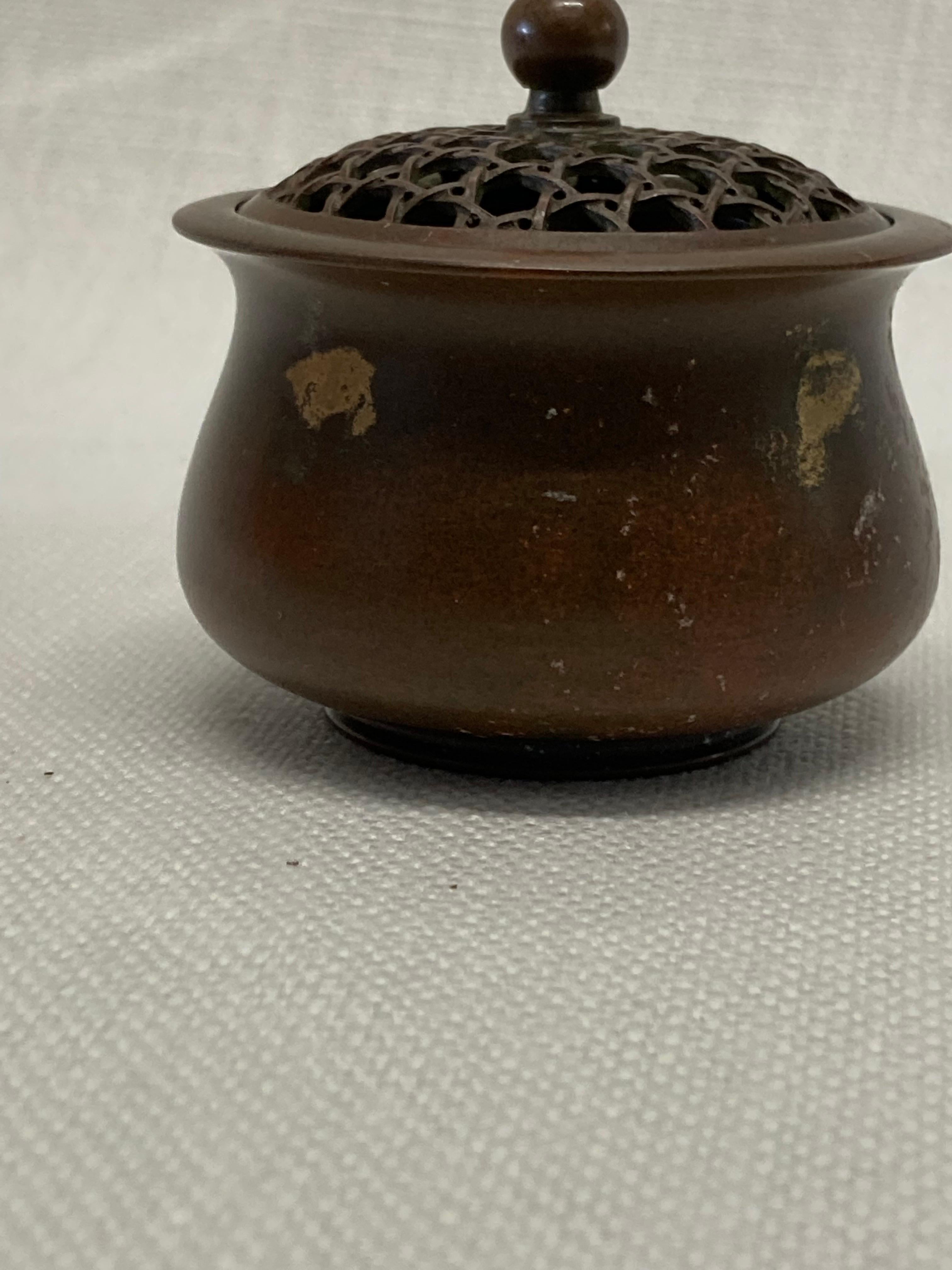 Japanese Bronze Gold Splash Censer, Circa 1900 Meiji Period For Sale 2