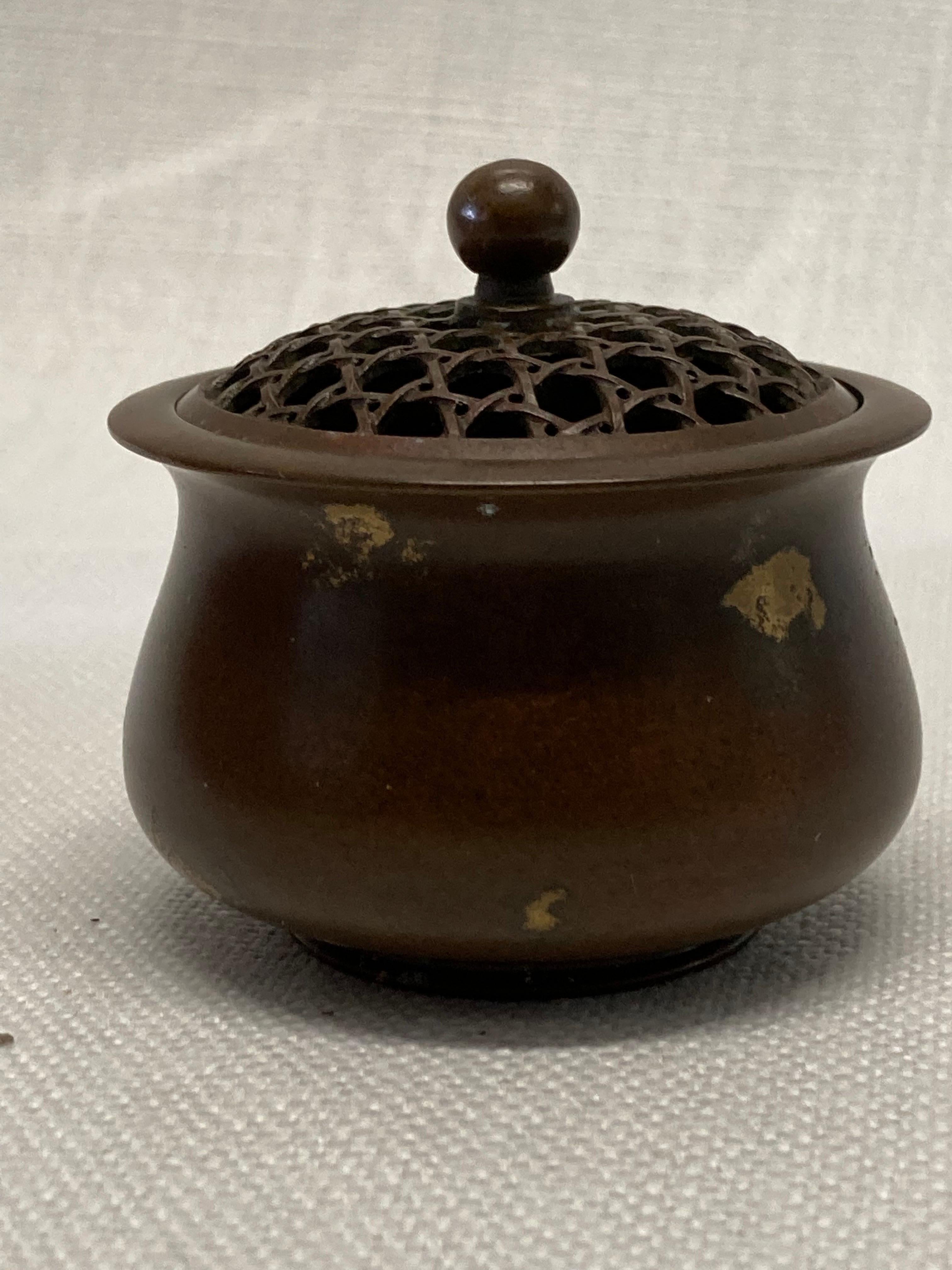 Japanese Bronze Gold Splash Censer, Circa 1900 Meiji Period For Sale 4