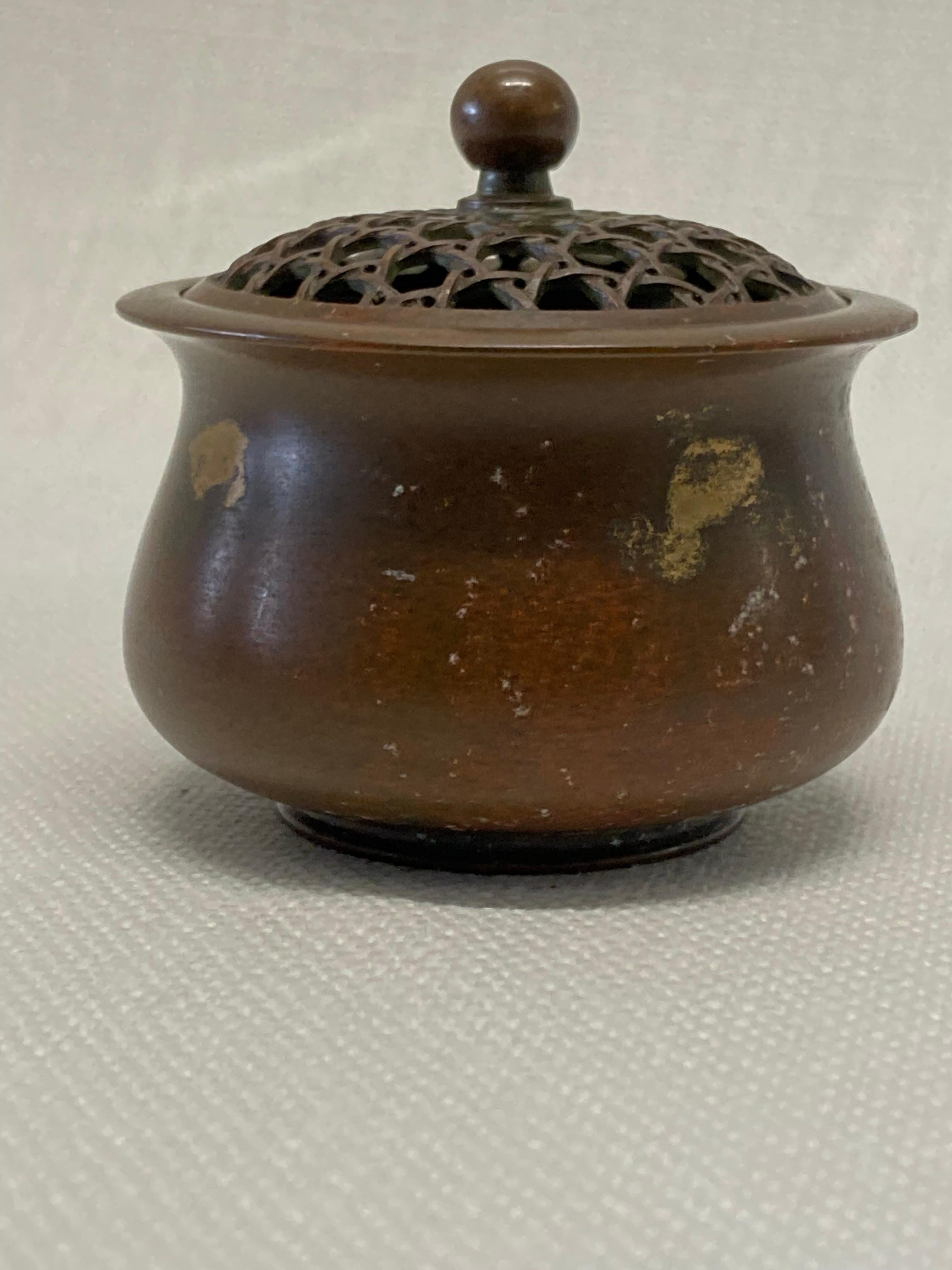 Japanese Bronze Gold Splash Censer, Circa 1900 Meiji Period For Sale 5