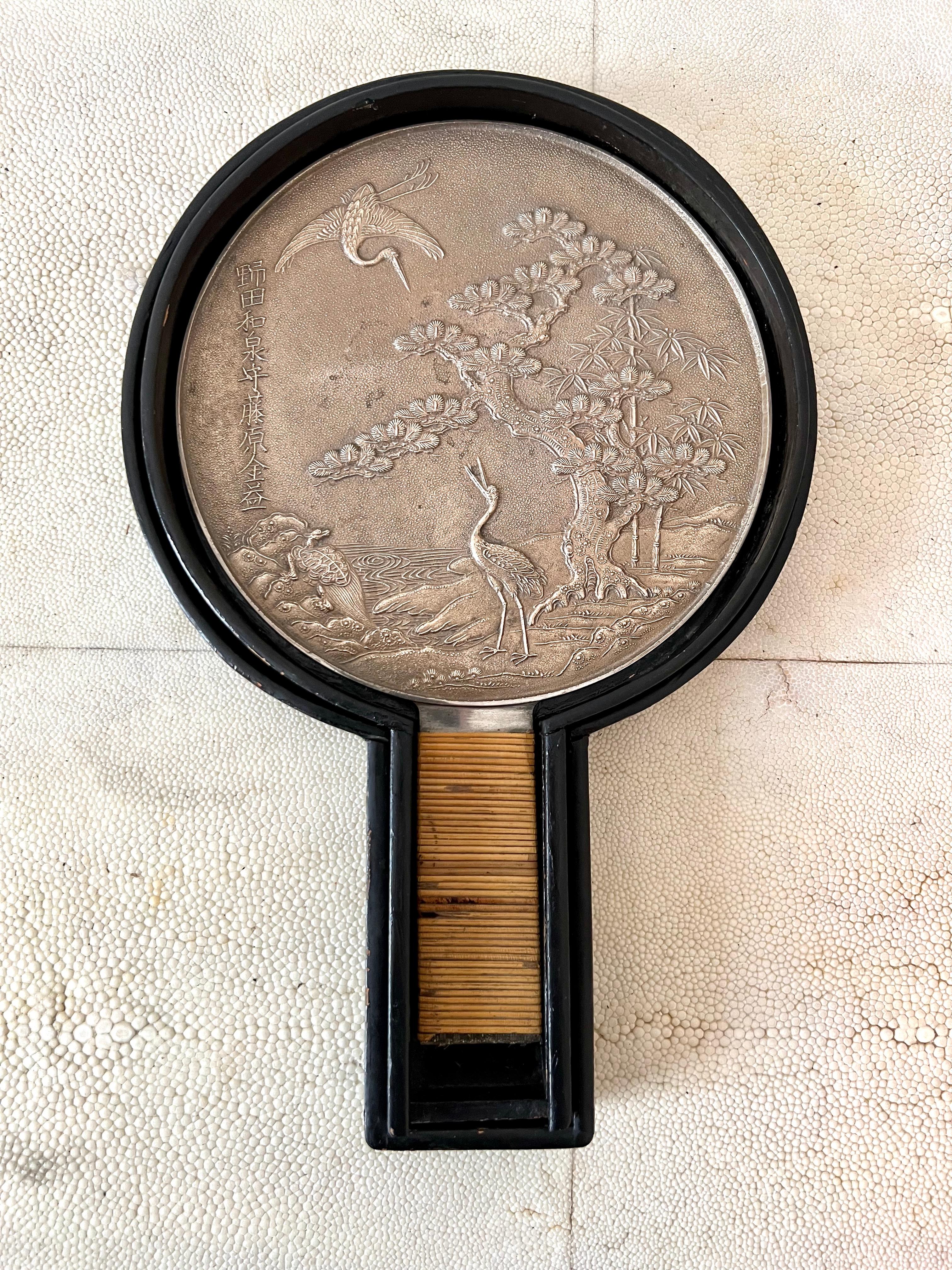 Miroir à main japonais en bronze avec boîte en laque en vente 5