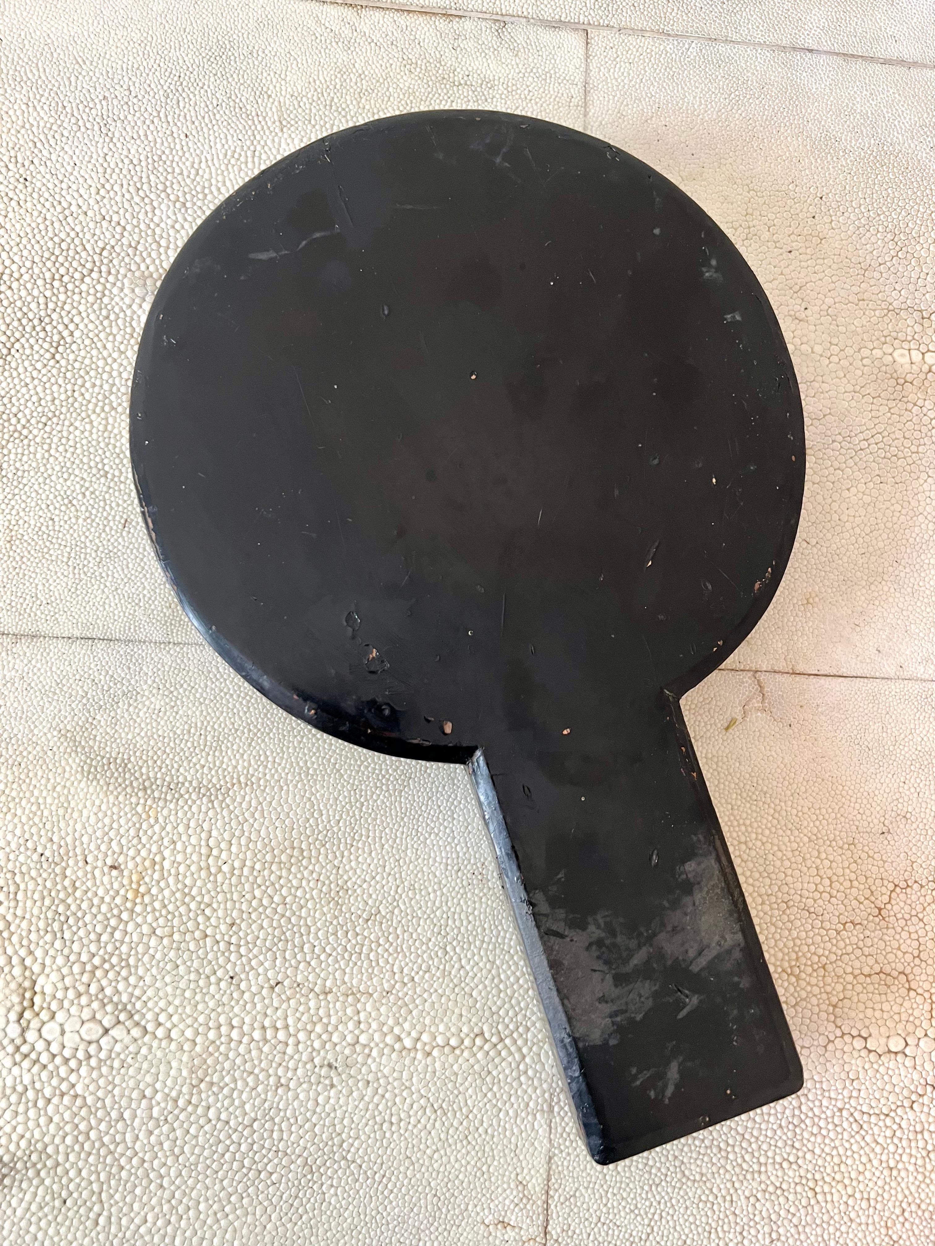 Patiné Miroir à main japonais en bronze avec boîte en laque en vente