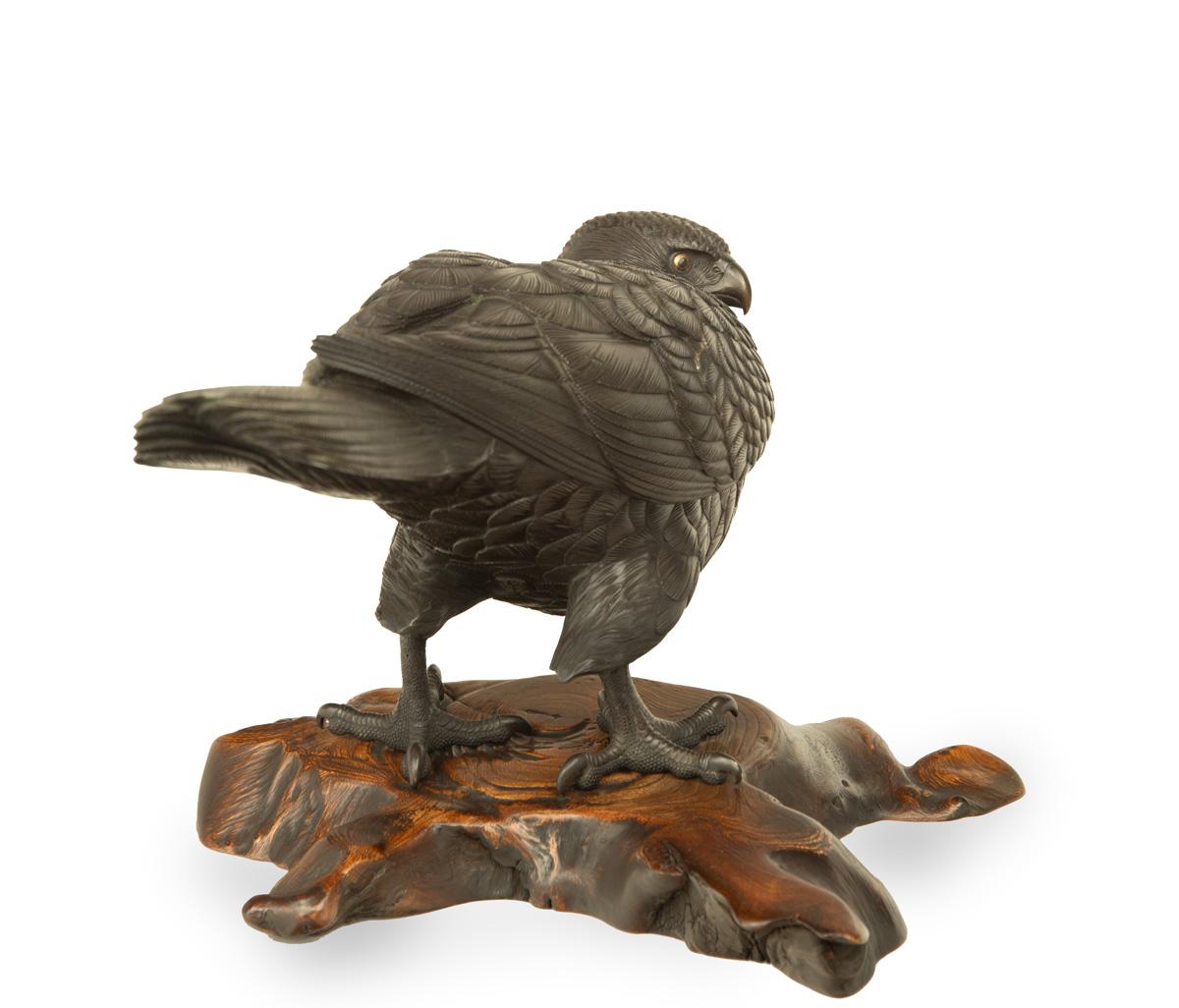 Japanisches Hawk-Okimono aus Bronze von Maruki (Meiji-Periode) im Angebot