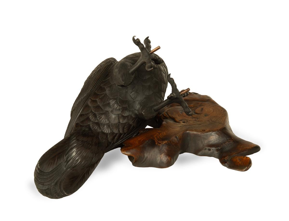 Japanisches Hawk-Okimono aus Bronze von Maruki im Angebot 2