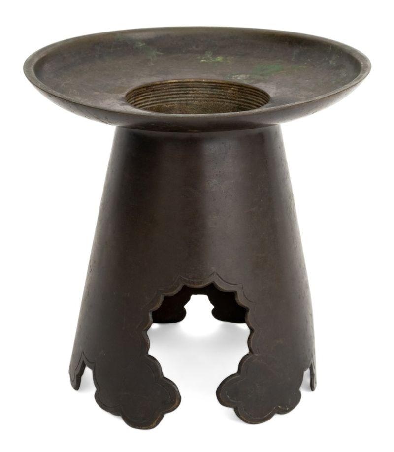 Japanese Bronze Ikebana Usubata Vase In Good Condition In Astoria, NY