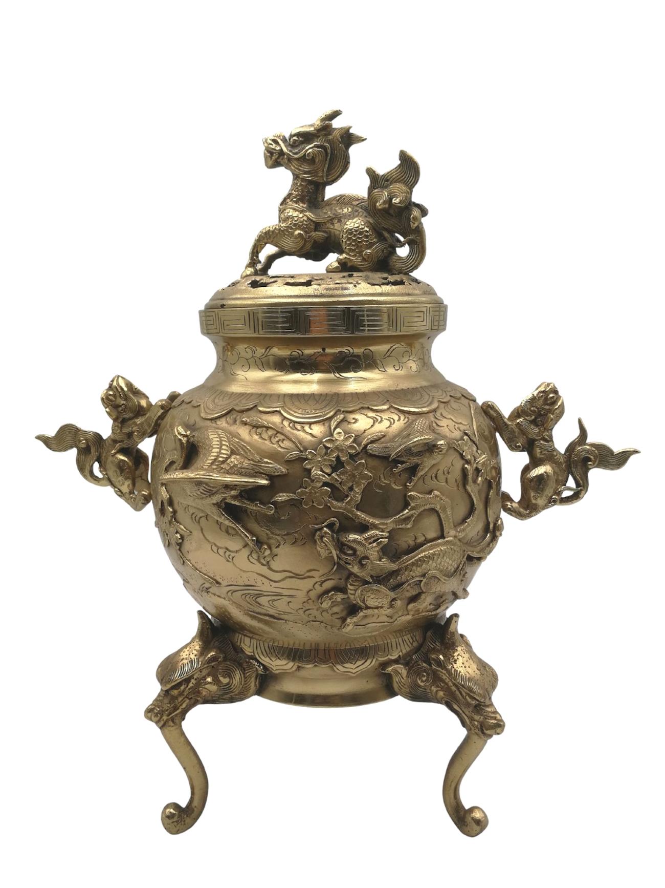 Impressive handmade large and powerfully cast Japanese tripod bronze censer of the 19th century, made during the Meiji period and with mythical animals.
This unique Koro or incense burner, is elaborately cast, with fine and extensive details has a