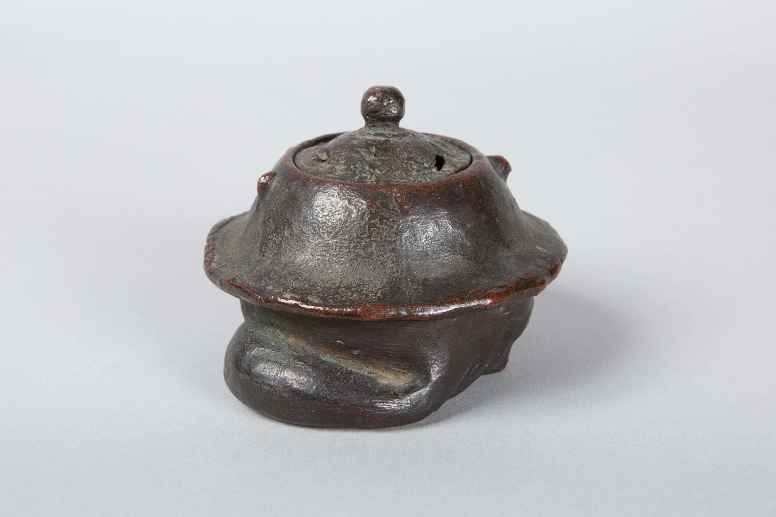 Japanischer Bronze Koro 'Weihrauchbrenner' in Form eines Dachses (19. Jahrhundert) im Angebot
