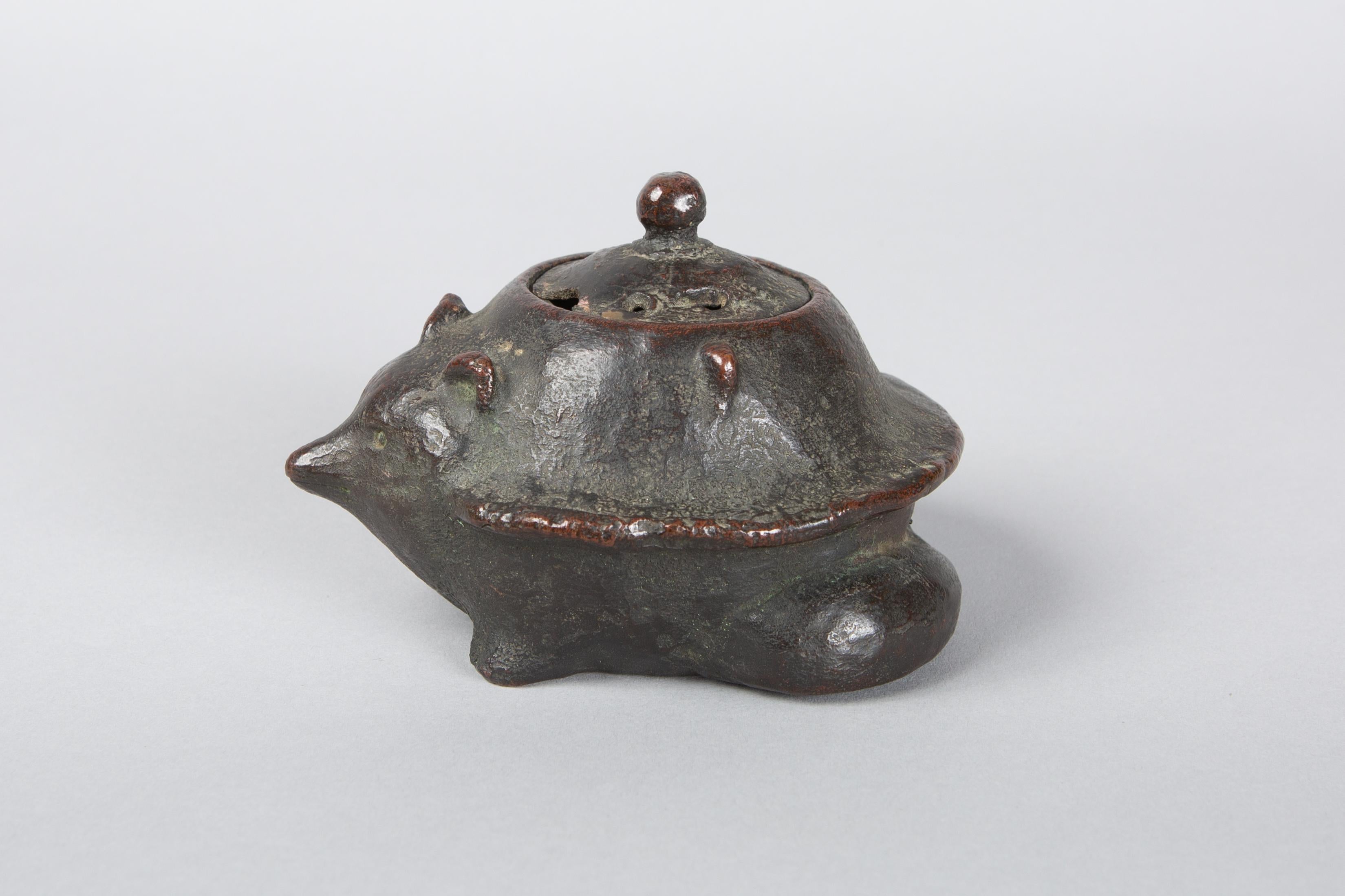 Japanischer Bronze Koro 'Weihrauchbrenner' in Form eines Dachses im Angebot 1