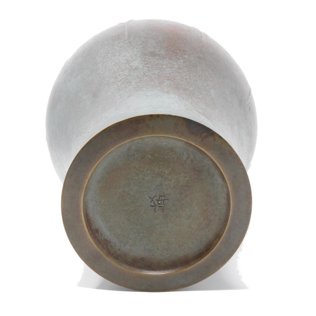 Bronzo Vaso di bronzo giapponese Lotus Bud di Hongo Toshihiko in vendita