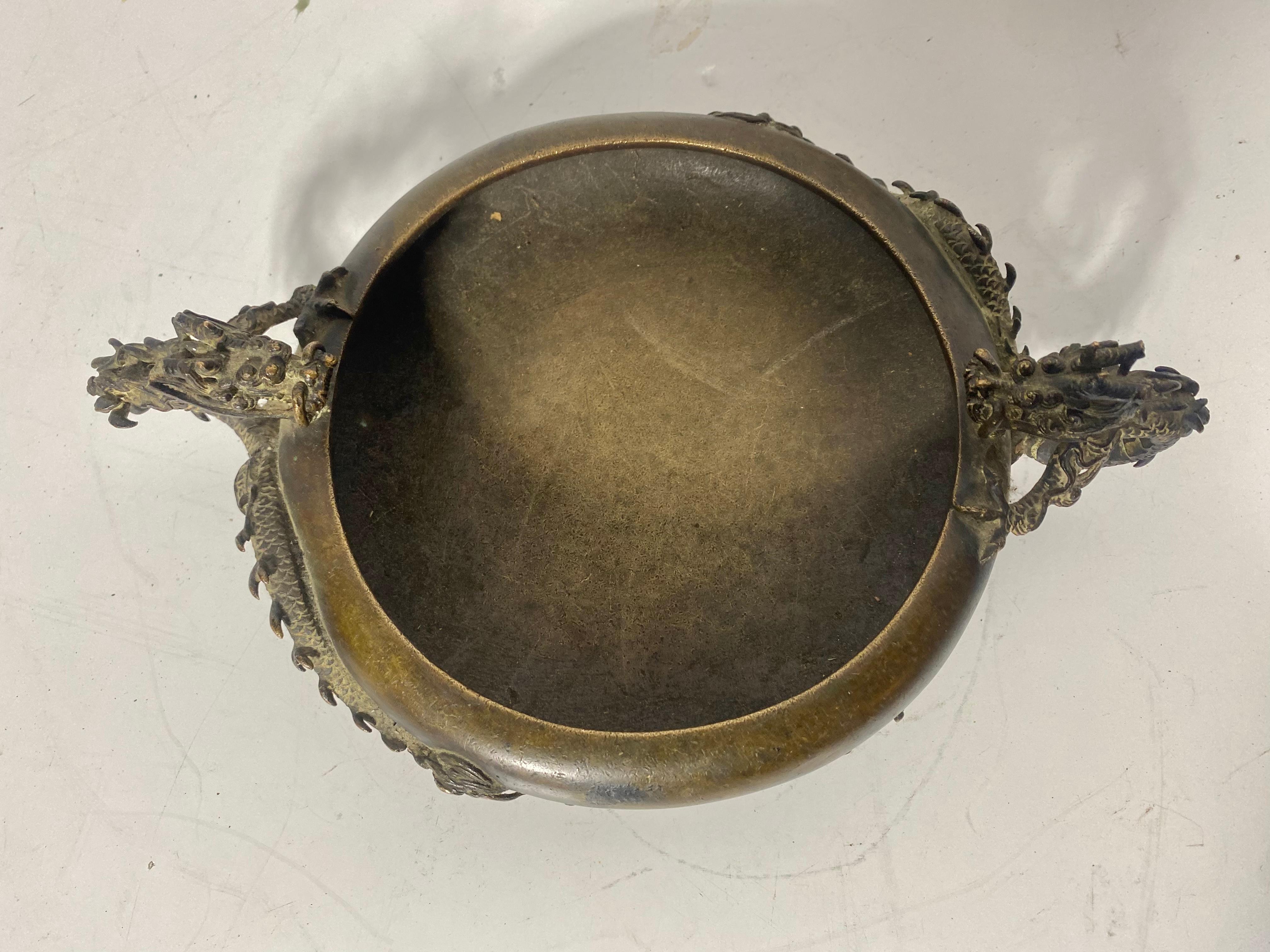 Late 19th Century JAPANESE BRONZE  Meiji Period Low Oval Bowl with two full-body writing dragons For Sale