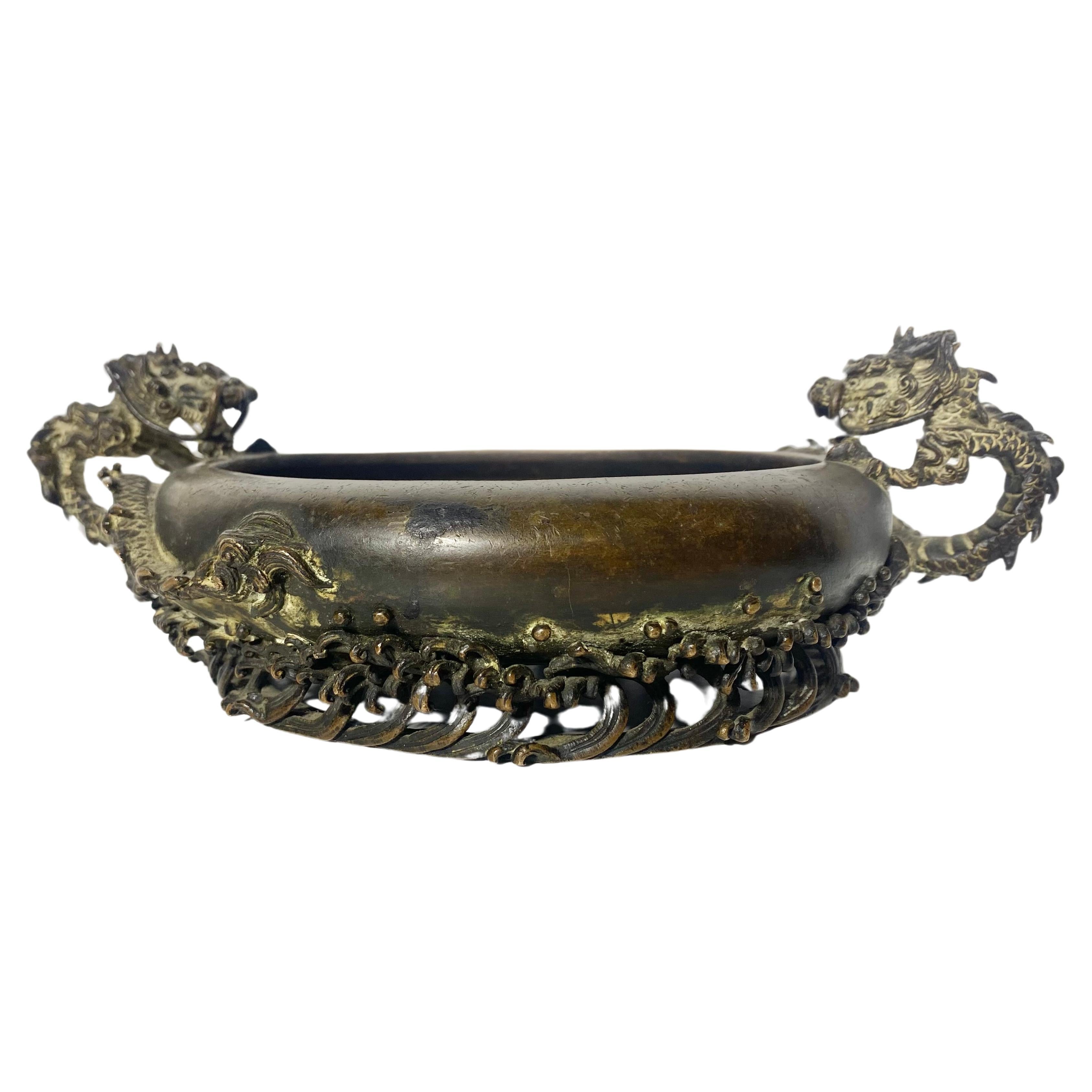 JAPANESE BRONZE  Meiji Period Low Oval Bowl with two full-body writing dragons For Sale