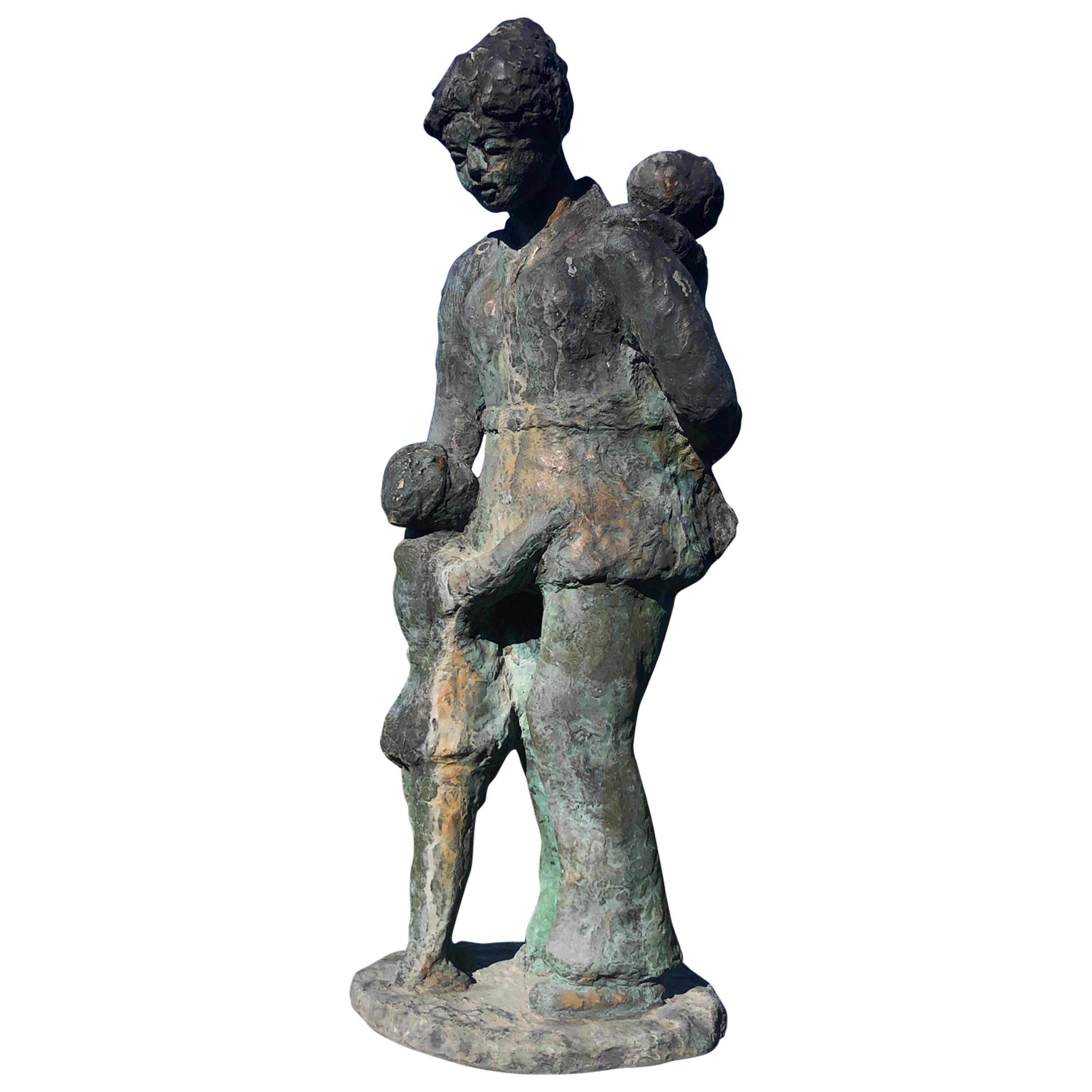 Japanische japanische Bronzeskulptur aus der Mitte des Jahrhunderts „Mutter und Kinder Kiku“