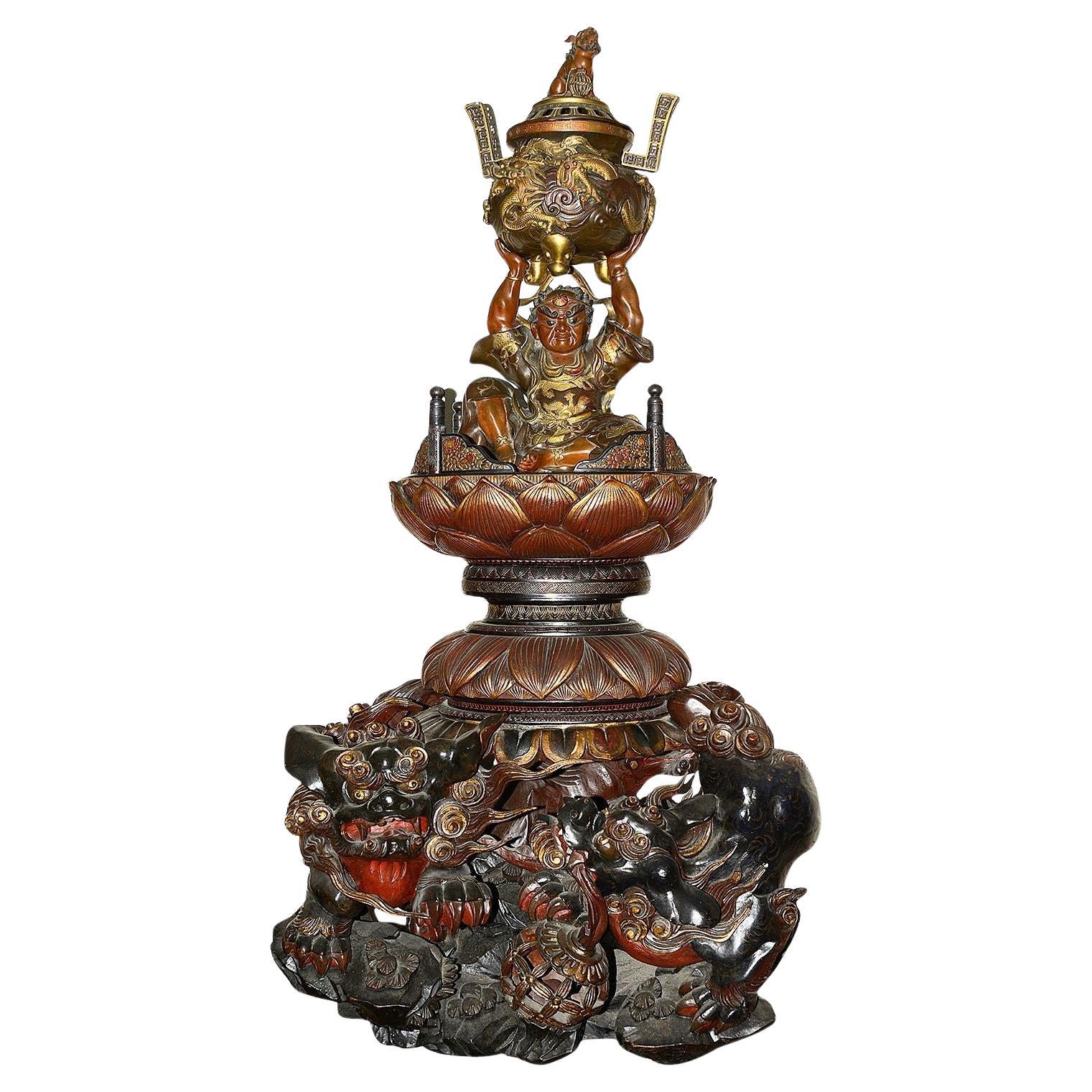 Bronze japonais de Benkei sur base en bois sculpté, d
après Miyao. 150cm en vente