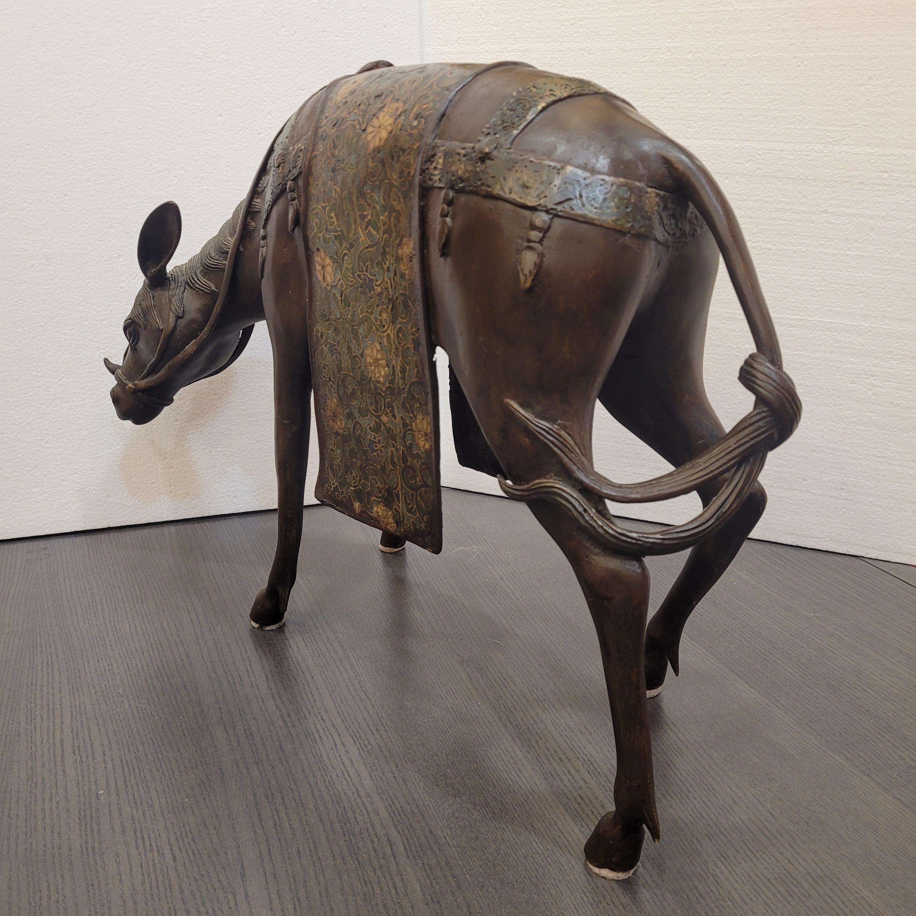 Japanese bronze sculpture “Horse in reverence”, Showa era For Sale 5