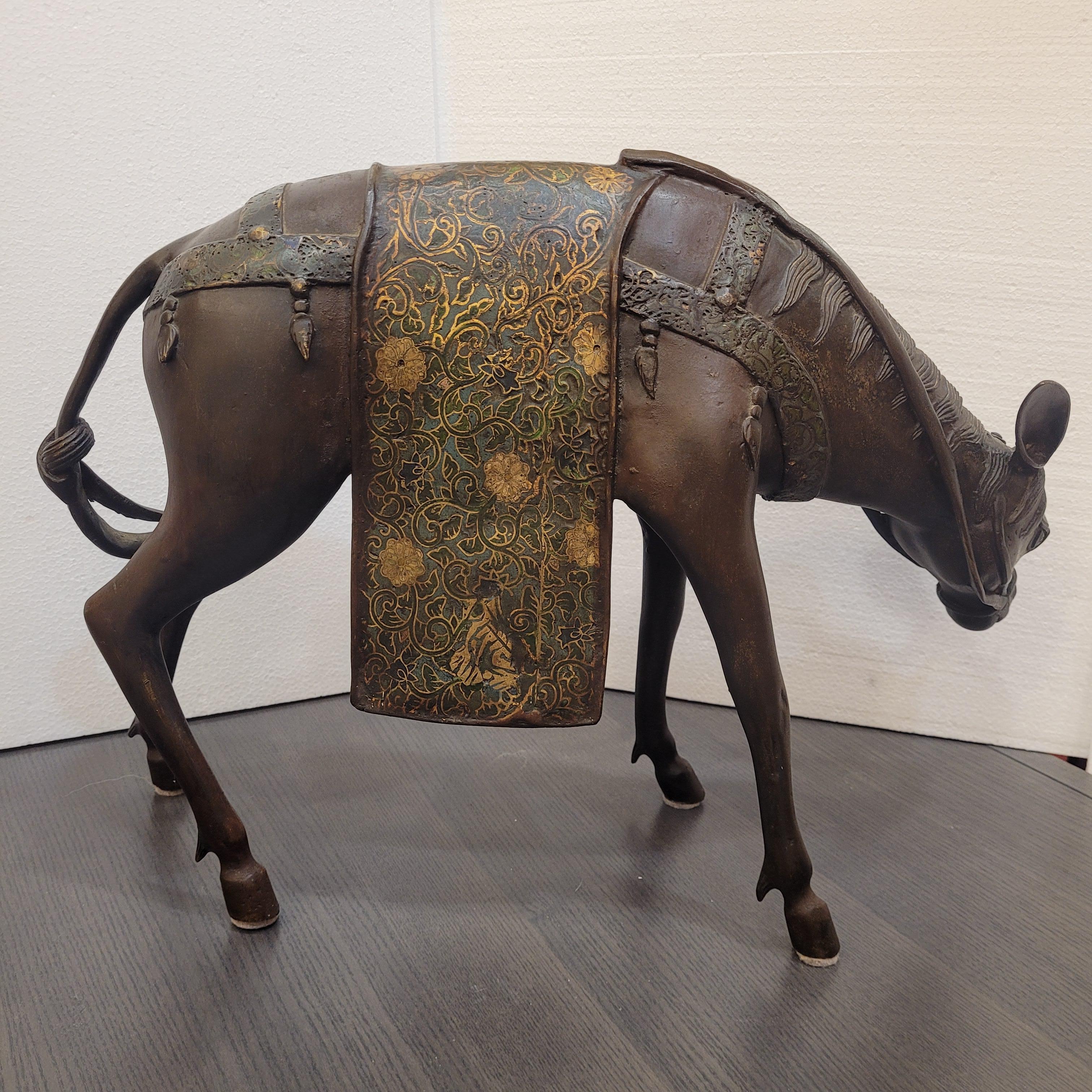 Japanese bronze sculpture “Horse in reverence”, Showa era For Sale 6