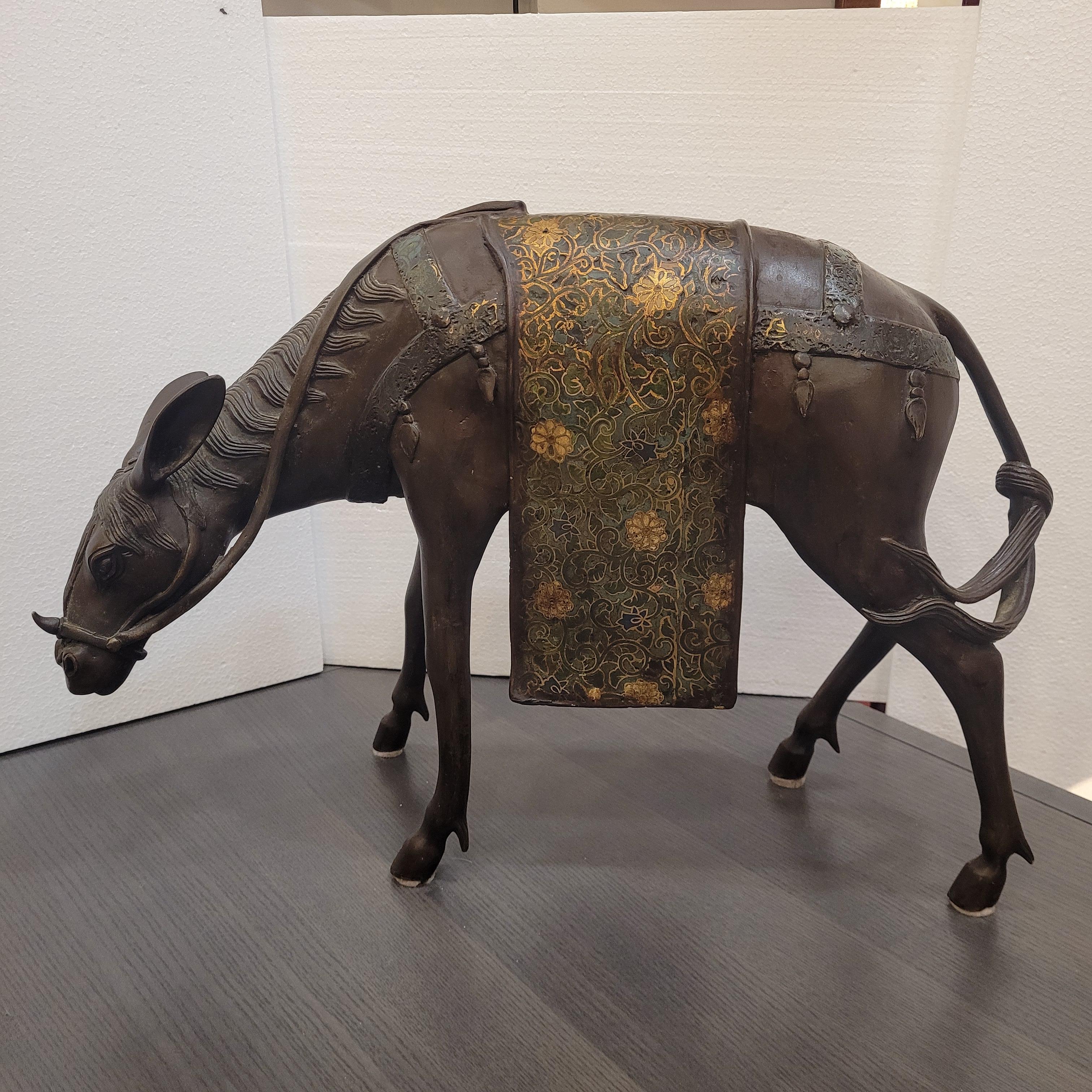 Japanese bronze sculpture “Horse in reverence”, Showa era For Sale 14