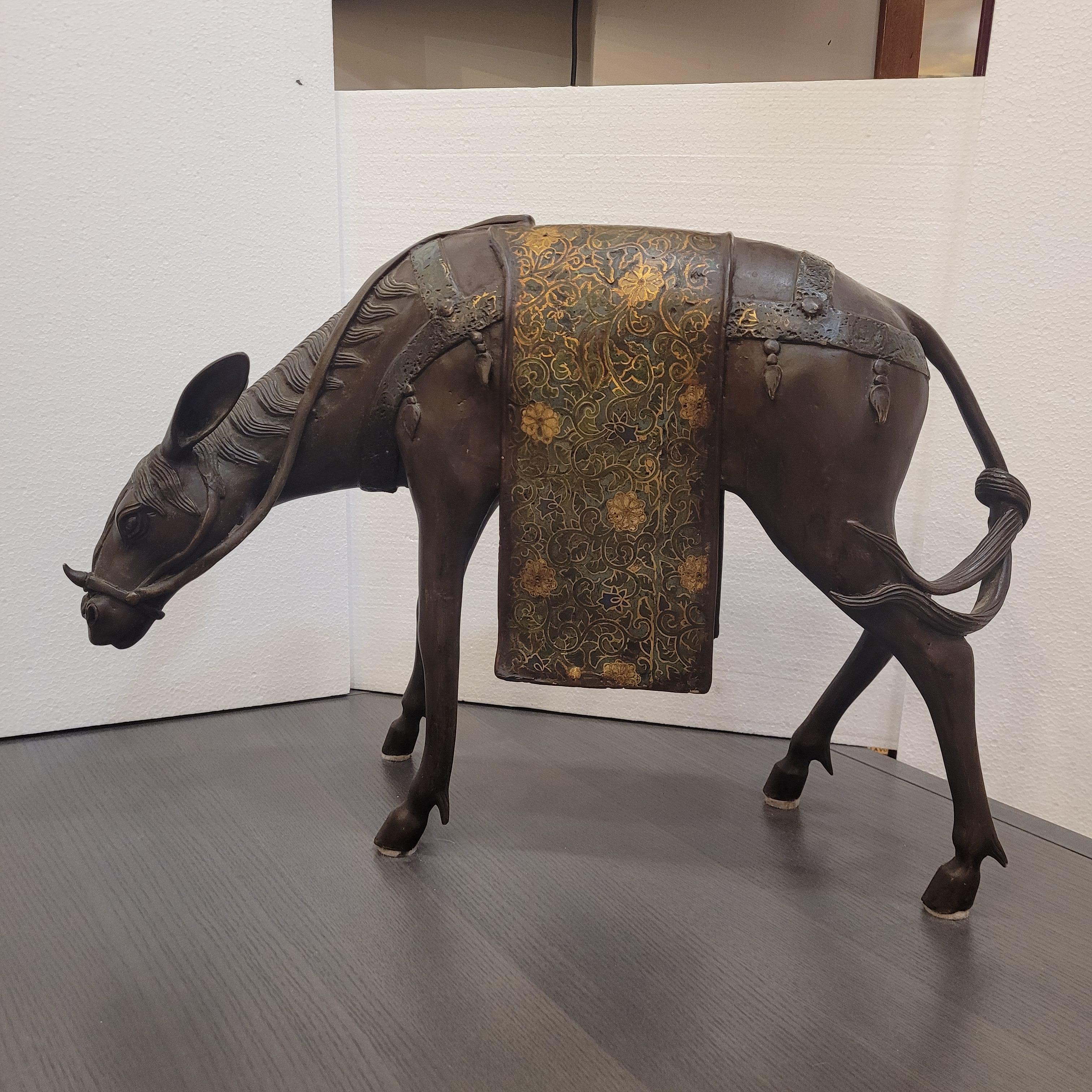 Mid-20th Century Japanese bronze sculpture “Horse in reverence”, Showa era For Sale