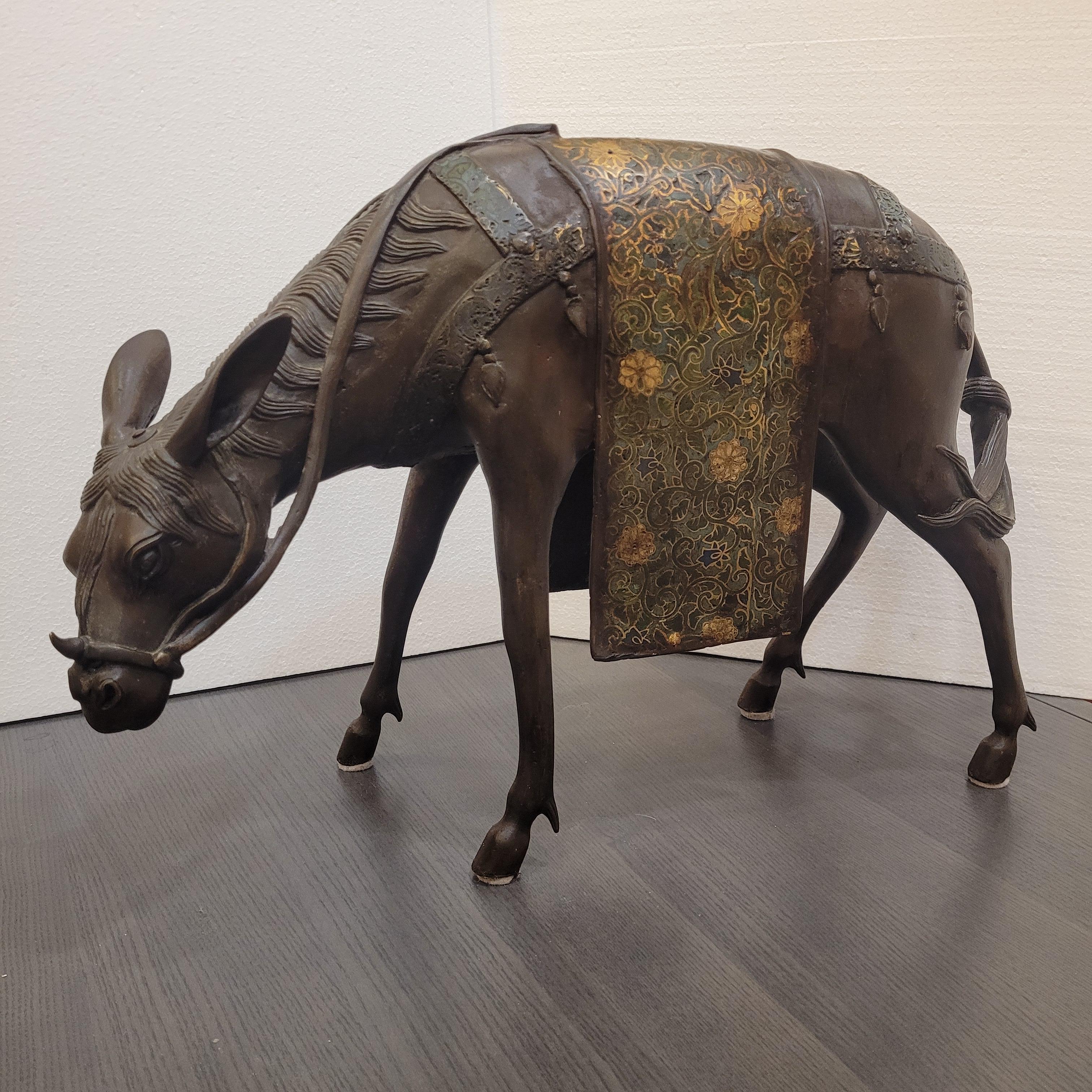 Japanese bronze sculpture “Horse in reverence”, Showa era For Sale 1