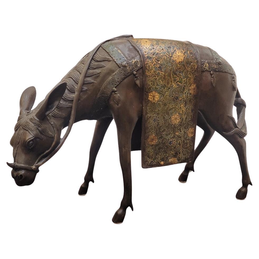 Japanese bronze sculpture “Horse in reverence”, Showa era For Sale