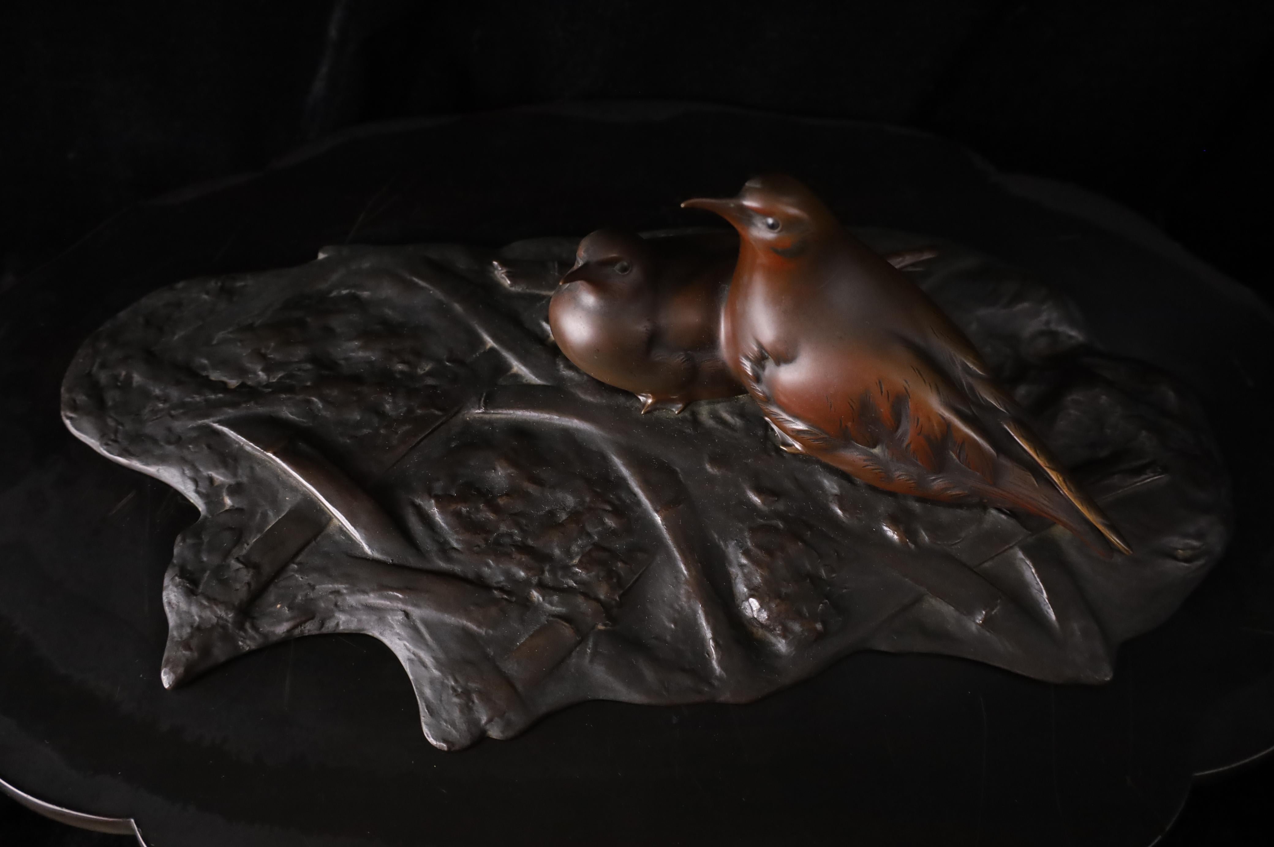 Japanese Bronze Sculpture of Two Birds on Leaf Base – Showa Period. Signed For Sale 7