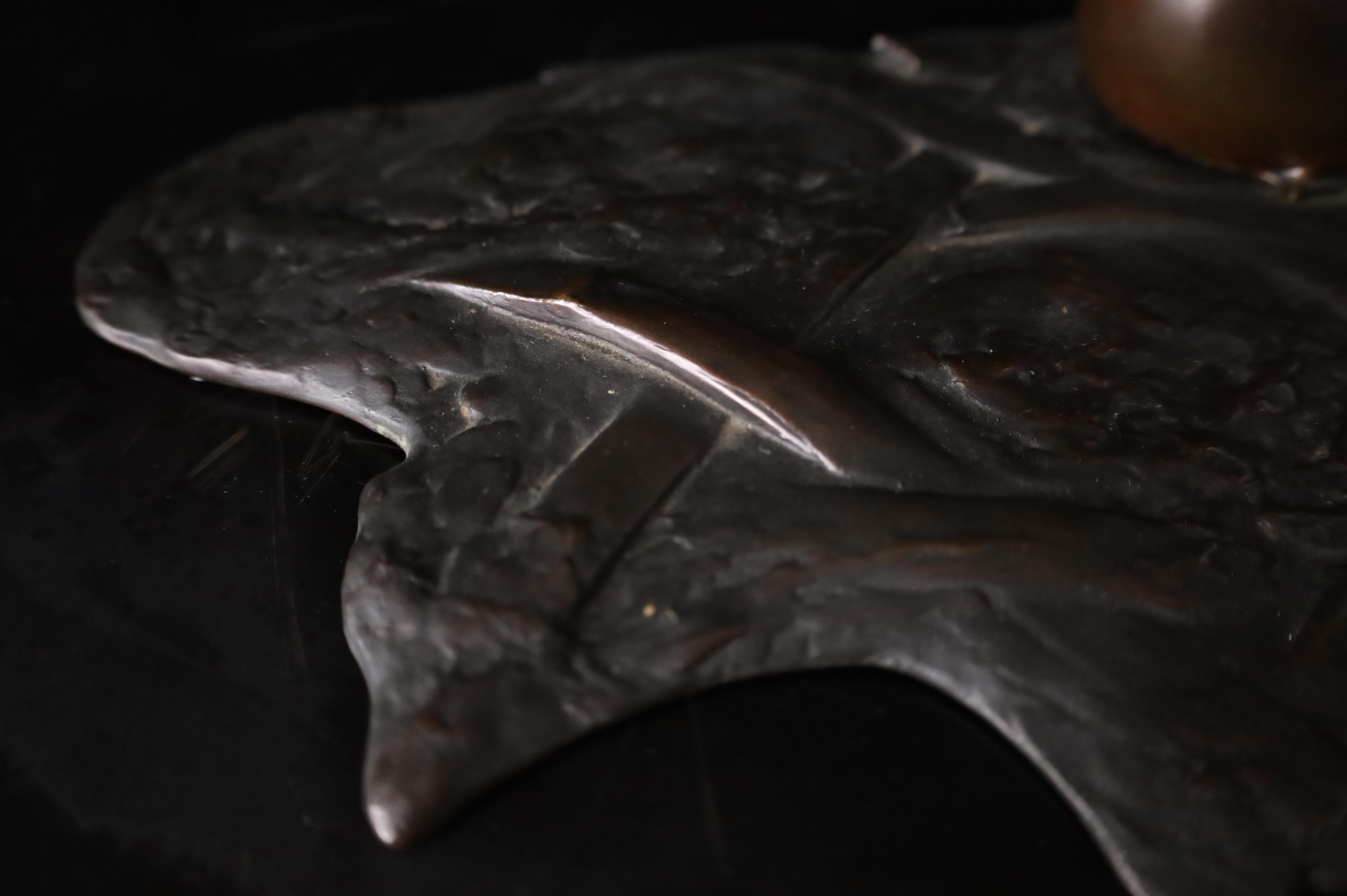 Japanese Bronze Sculpture of Two Birds on Leaf Base – Showa Period. Signed For Sale 8