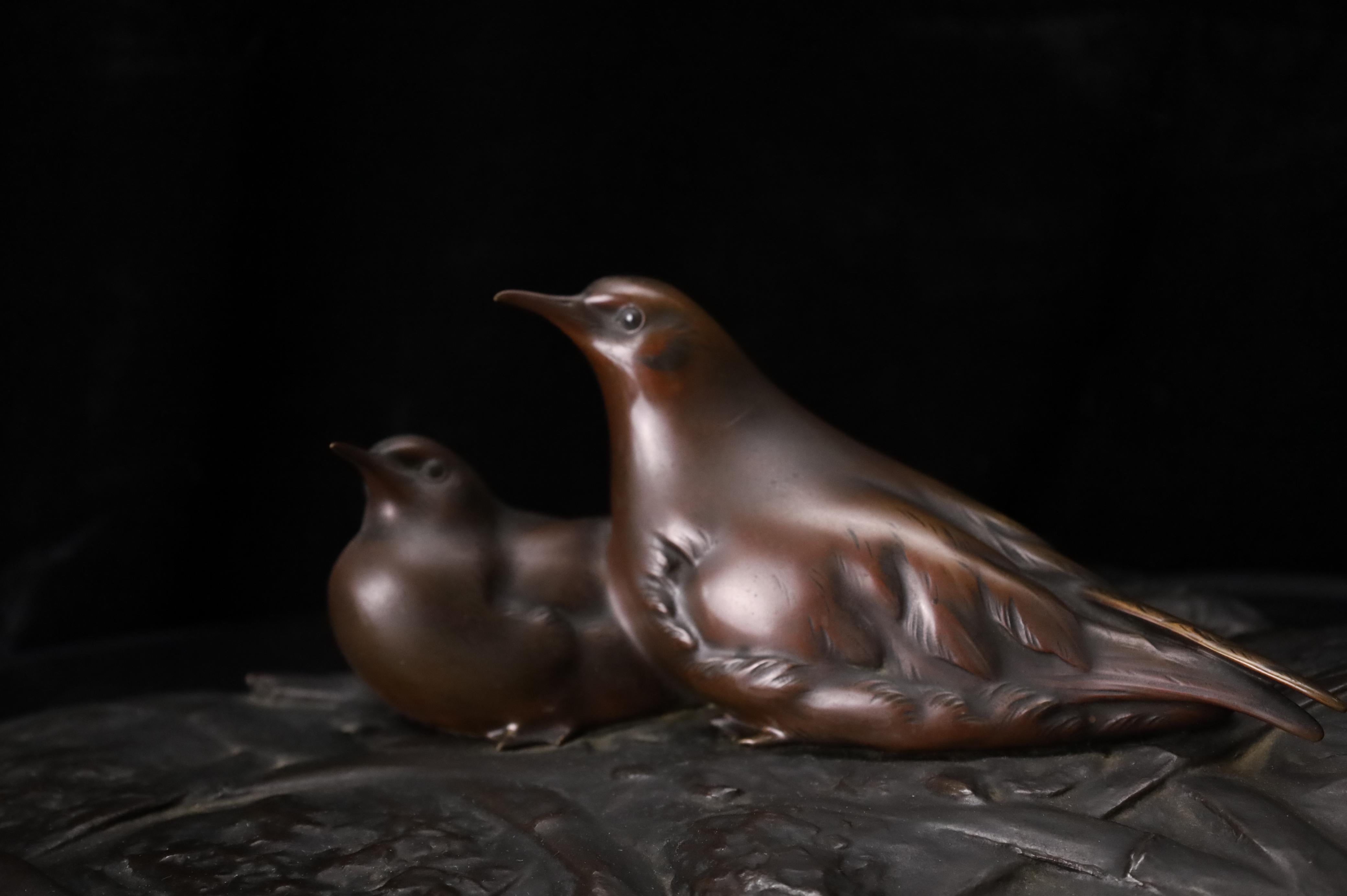 20th Century Japanese Bronze Sculpture of Two Birds on Leaf Base – Showa Period. Signed For Sale