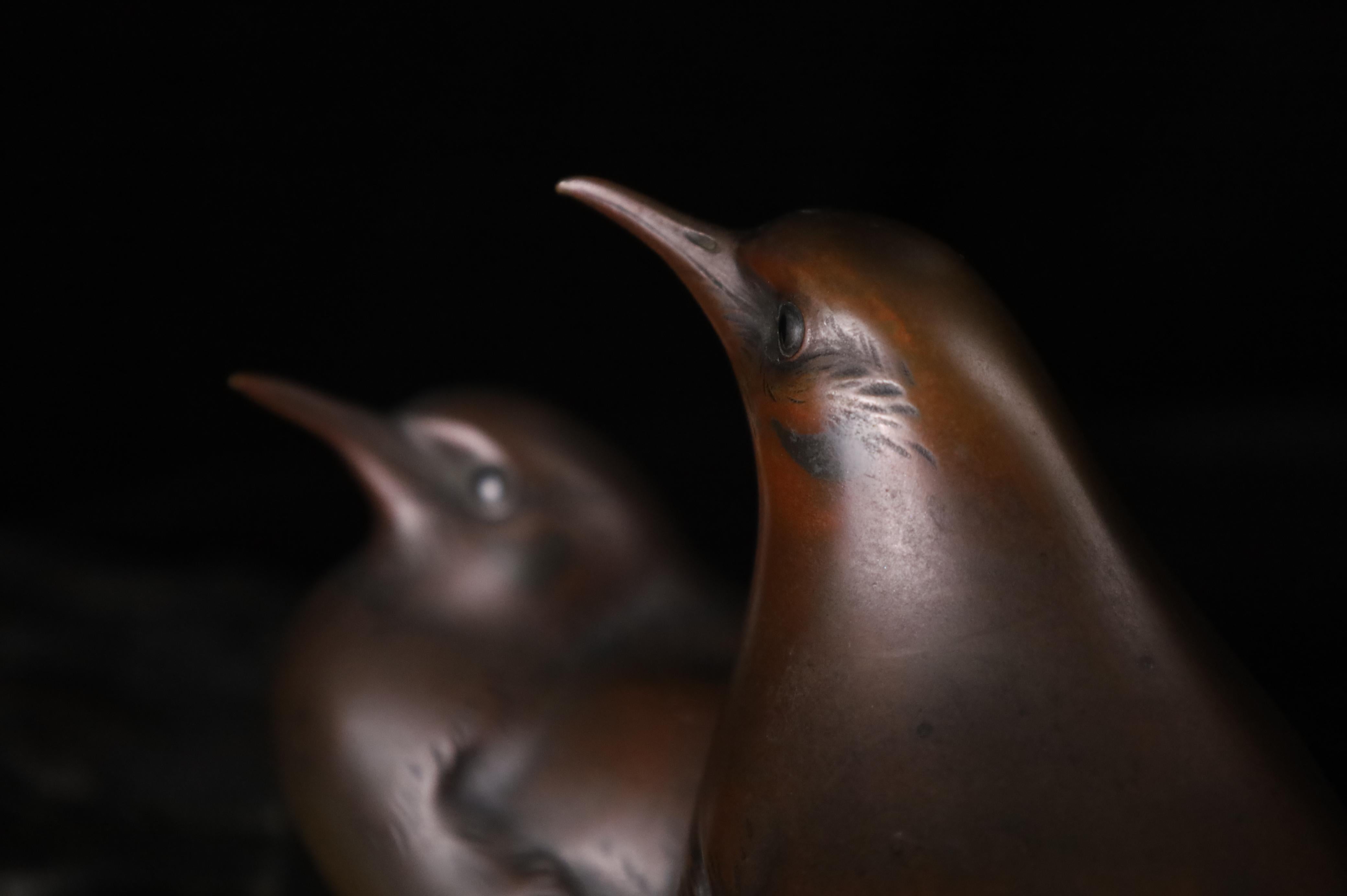 Japanese Bronze Sculpture of Two Birds on Leaf Base – Showa Period. Signed For Sale 5