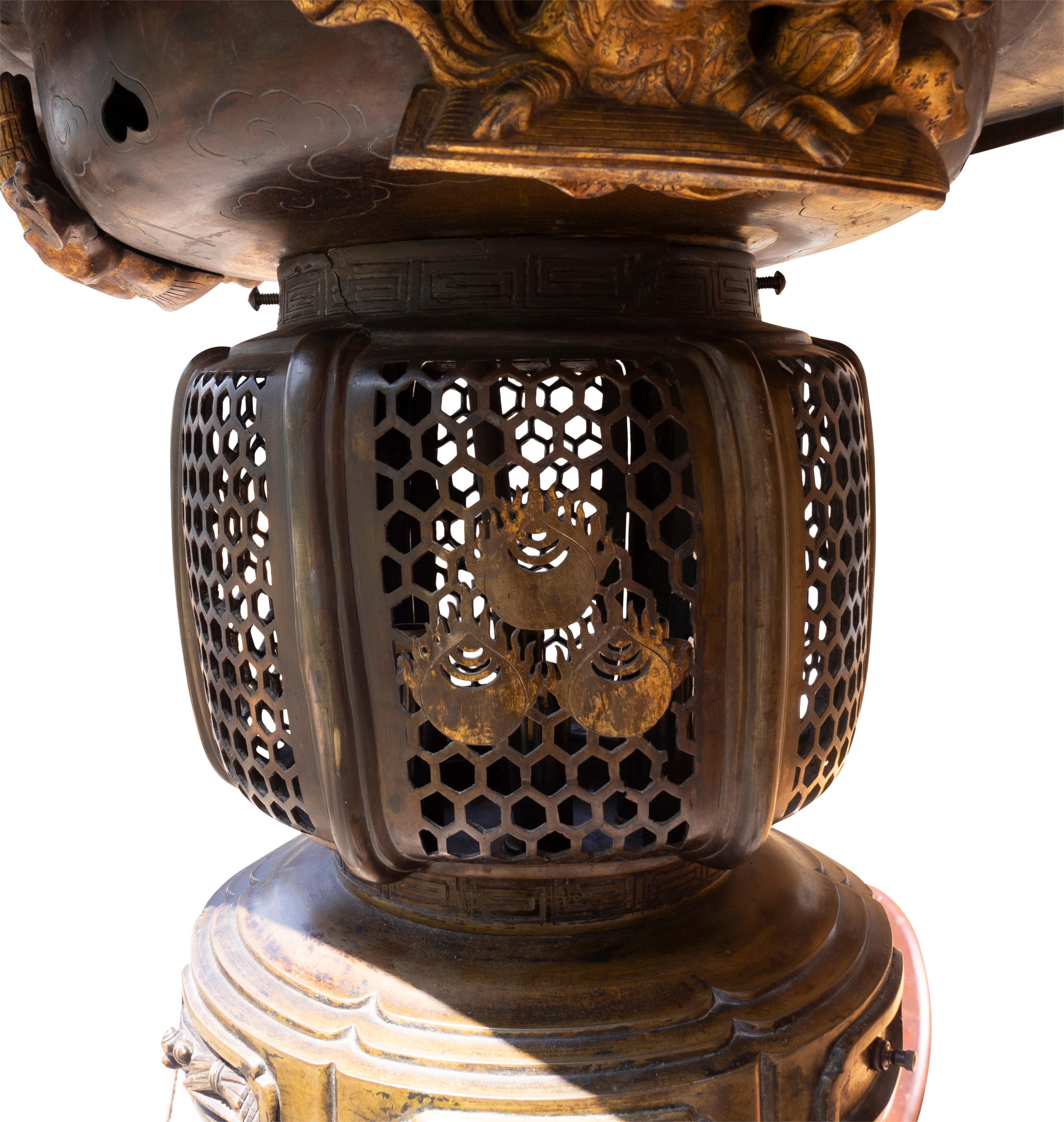 Lanterne de sanctuaire japonaise en bronze en vente 5