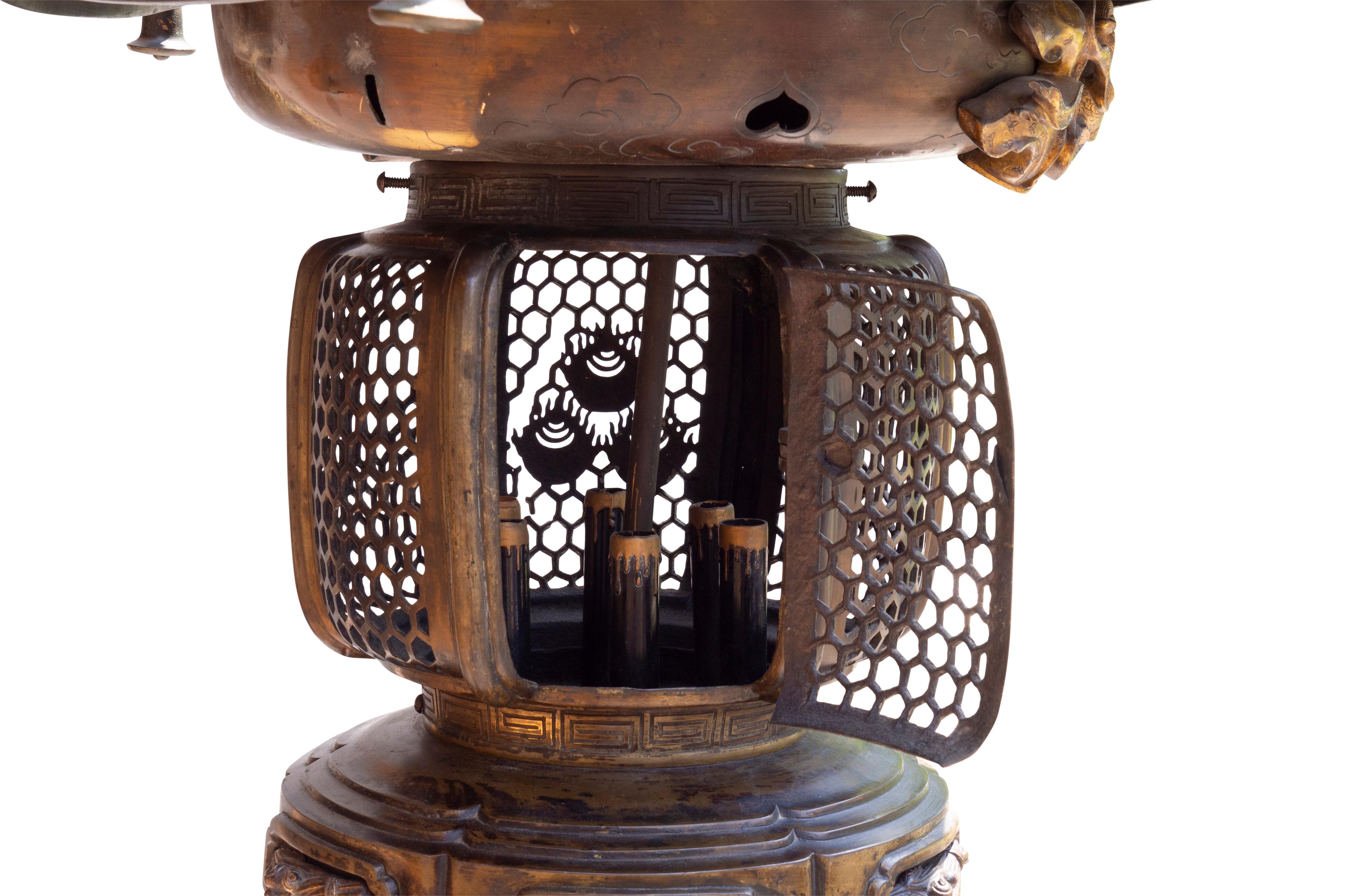 Lanterne de sanctuaire japonaise en bronze en vente 10