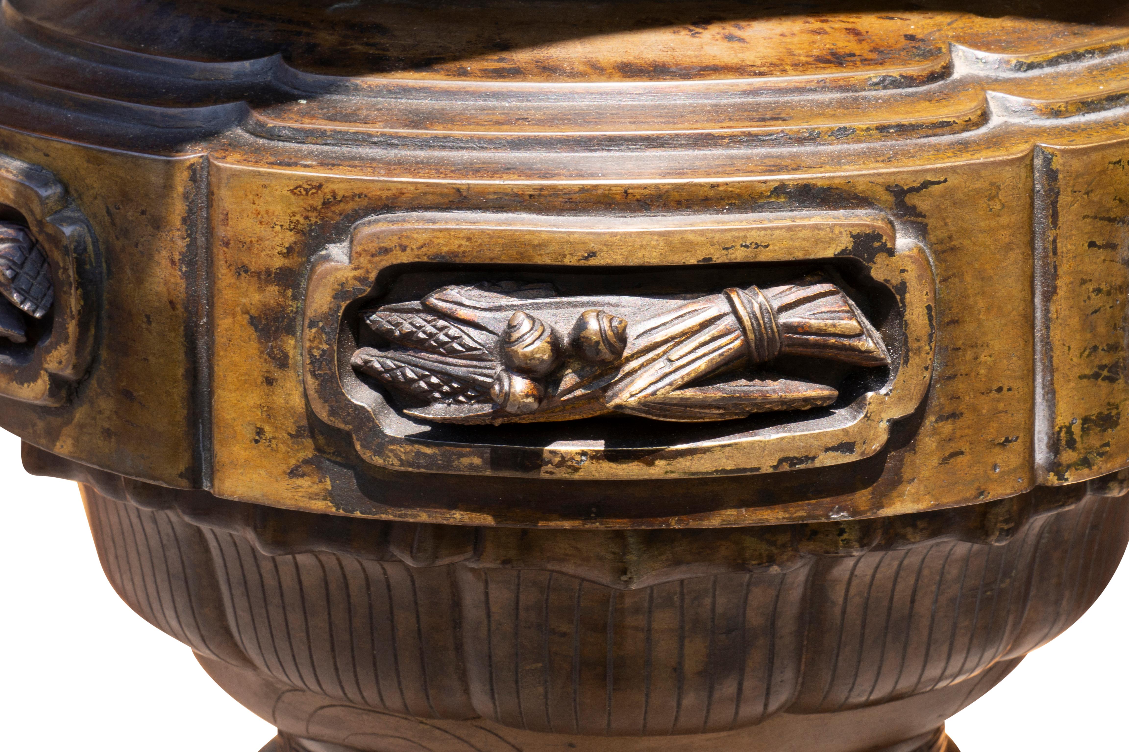 Lanterne de sanctuaire japonaise en bronze en vente 1