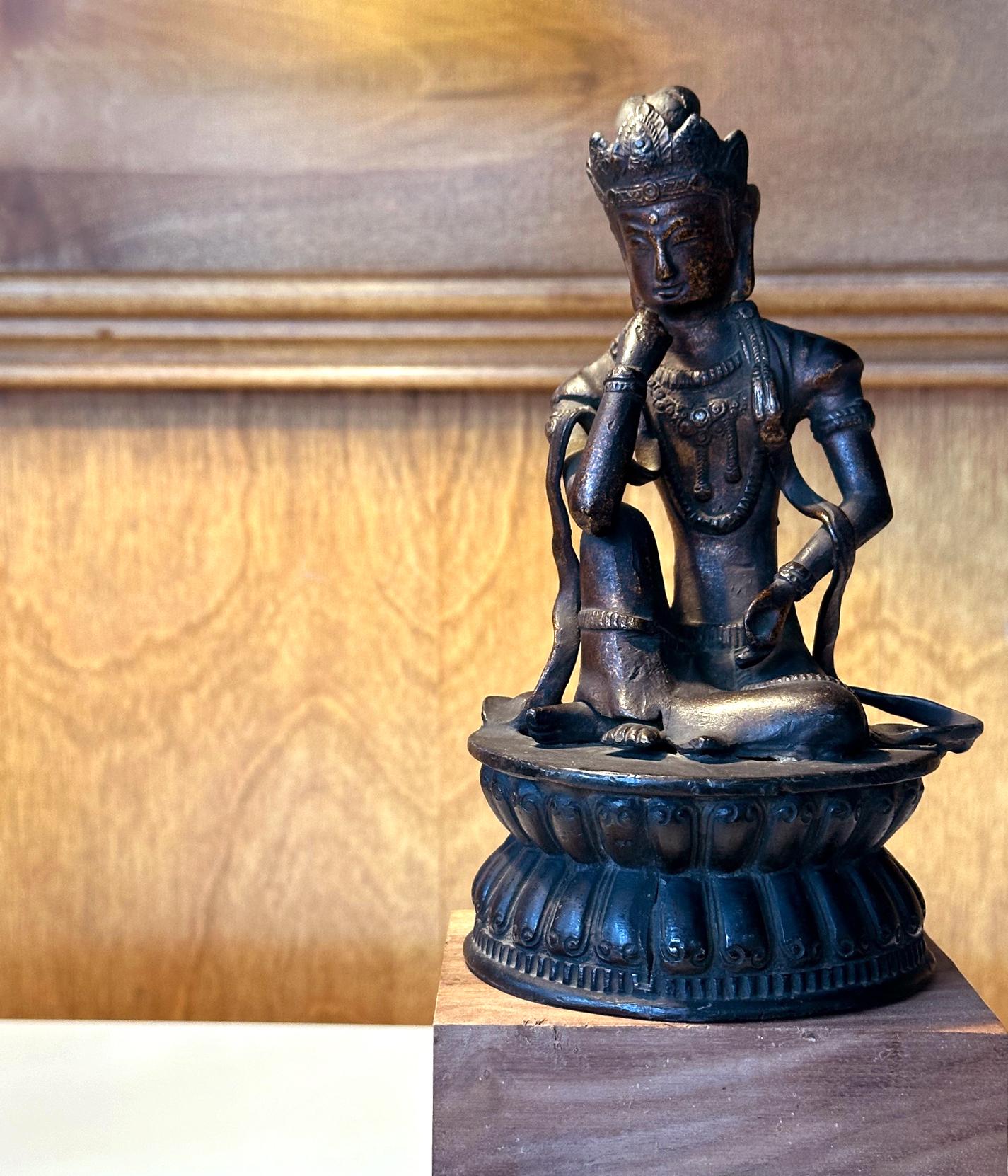 Japanese Bronze Statue Nyoirin Kannon on Lotus Throne For Sale 15