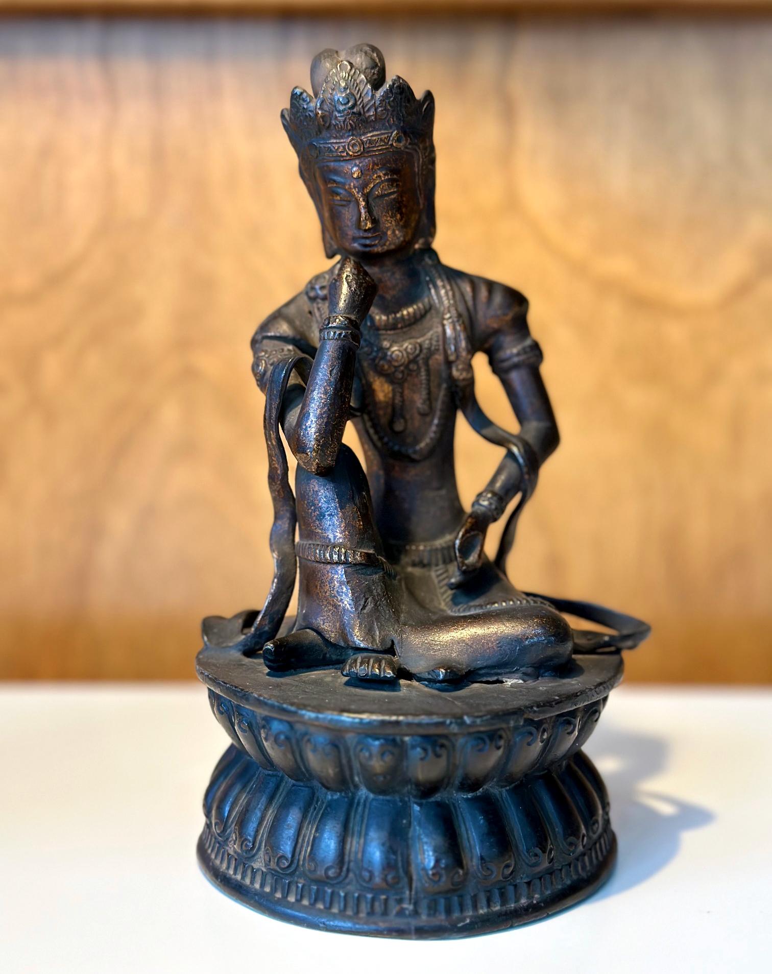 Japanese Bronze Statue Nyoirin Kannon on Lotus Throne For Sale 1