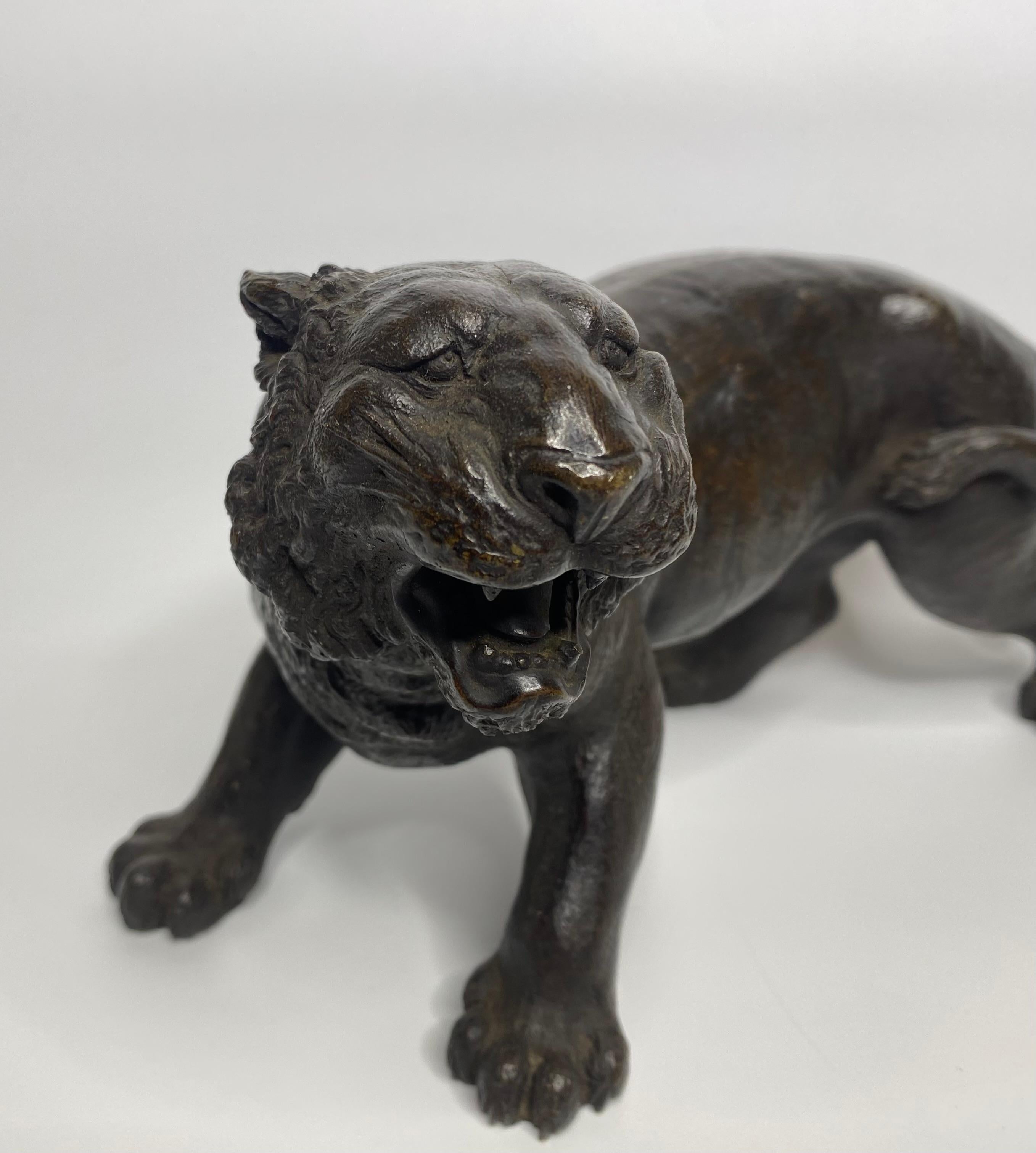 Japanese bronze tiger, signed Yoshikuza, Meiji Period. In Excellent Condition In Gargrave, North Yorkshire