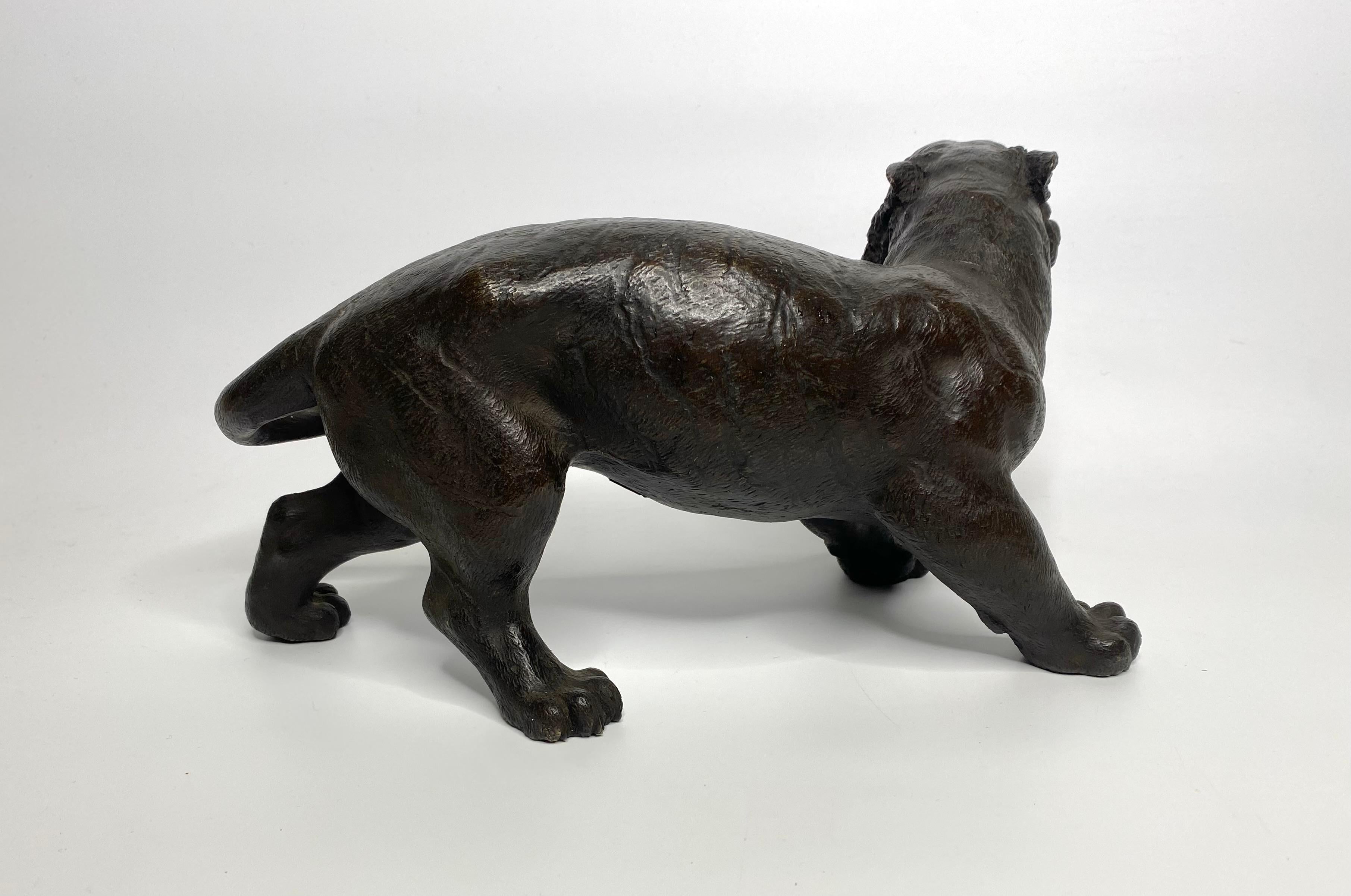 Bronze Japanese bronze tiger, signed Yoshikuza, Meiji Period.
