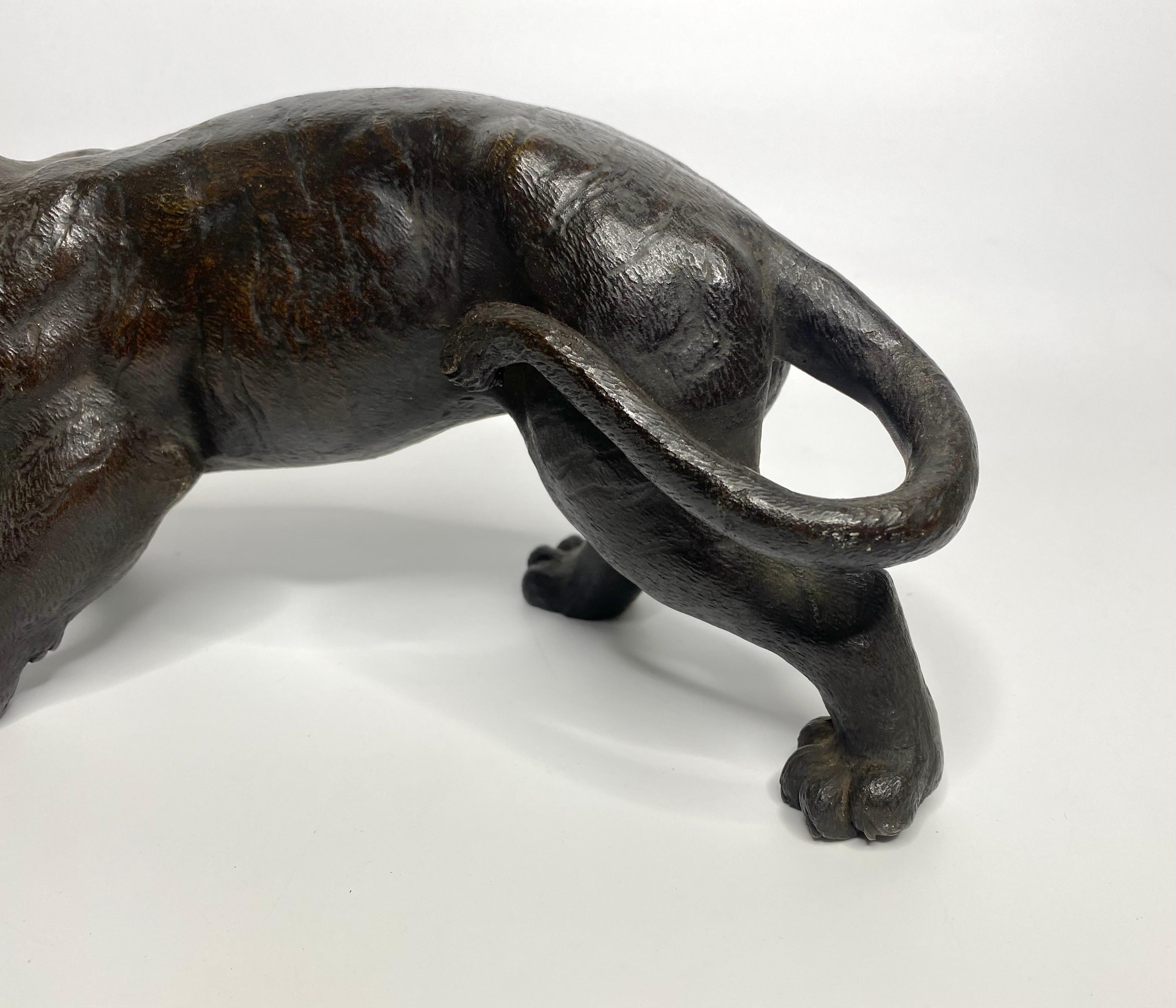 Japanese bronze tiger, signed Yoshikuza, Meiji Period. 2
