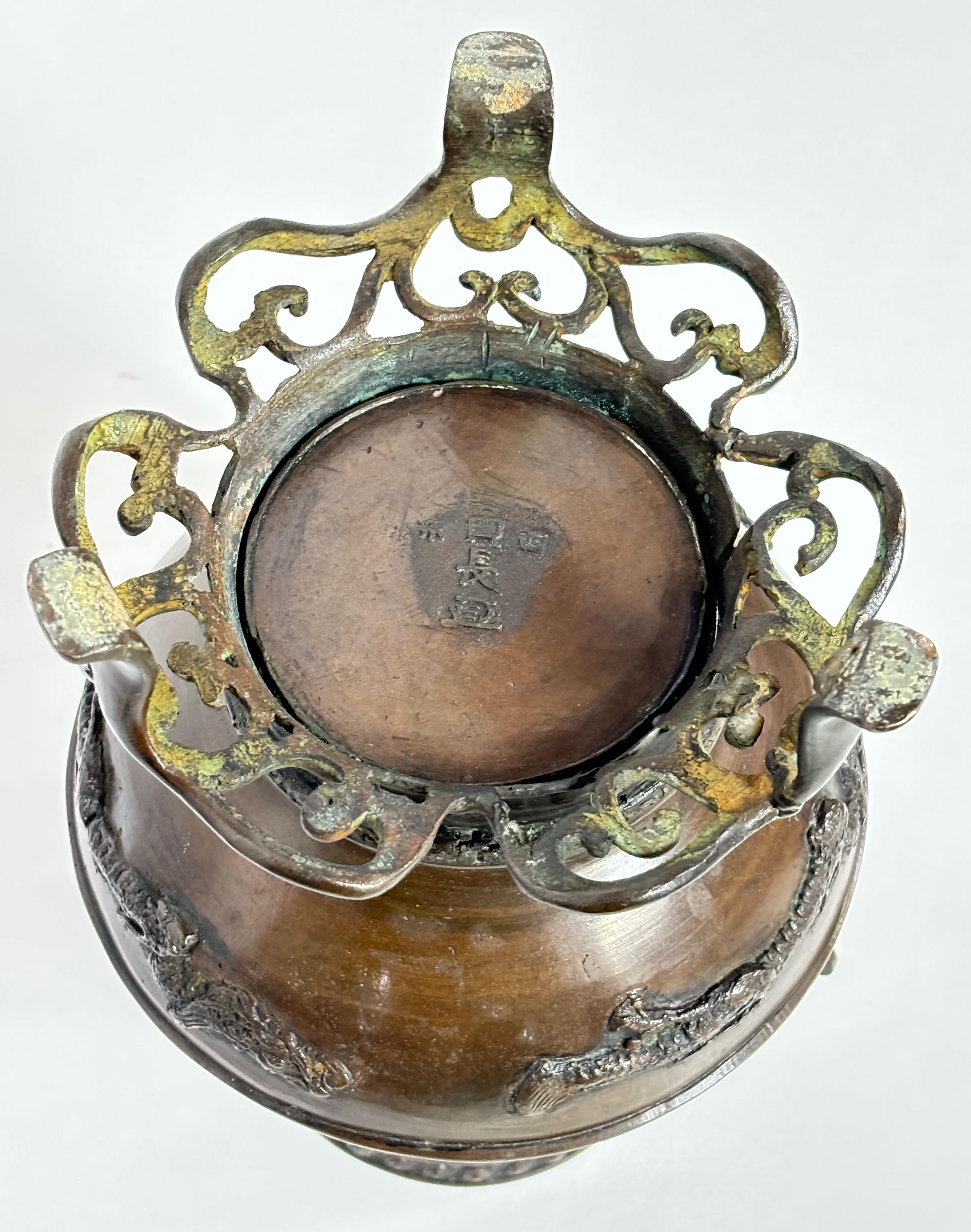 Japanese Bronze Usubata Ikebana Vase with Inlay For Sale 2