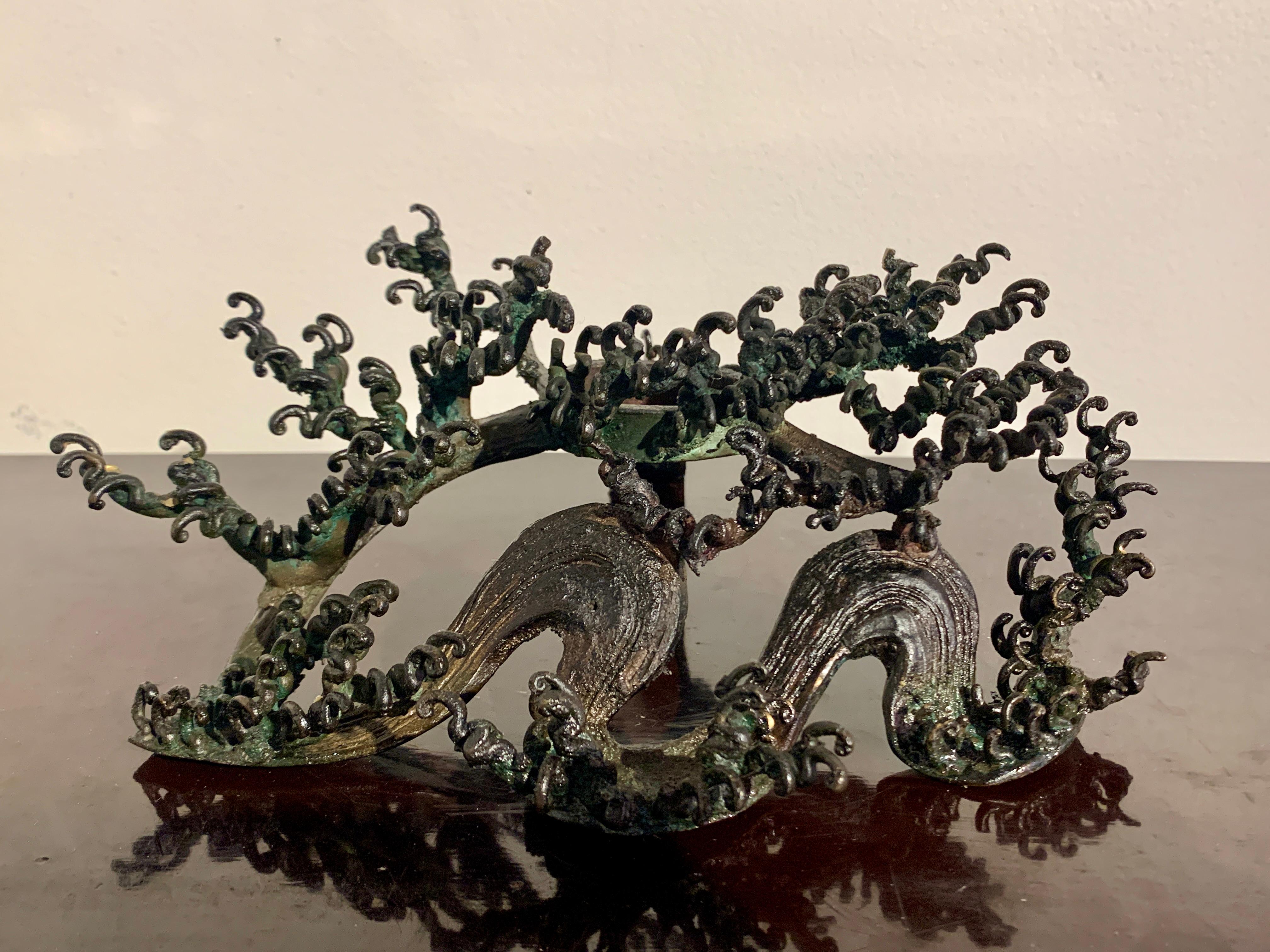 Japanese Bronze Usubata with Wave Form Base, Meiji Period, Japan 1