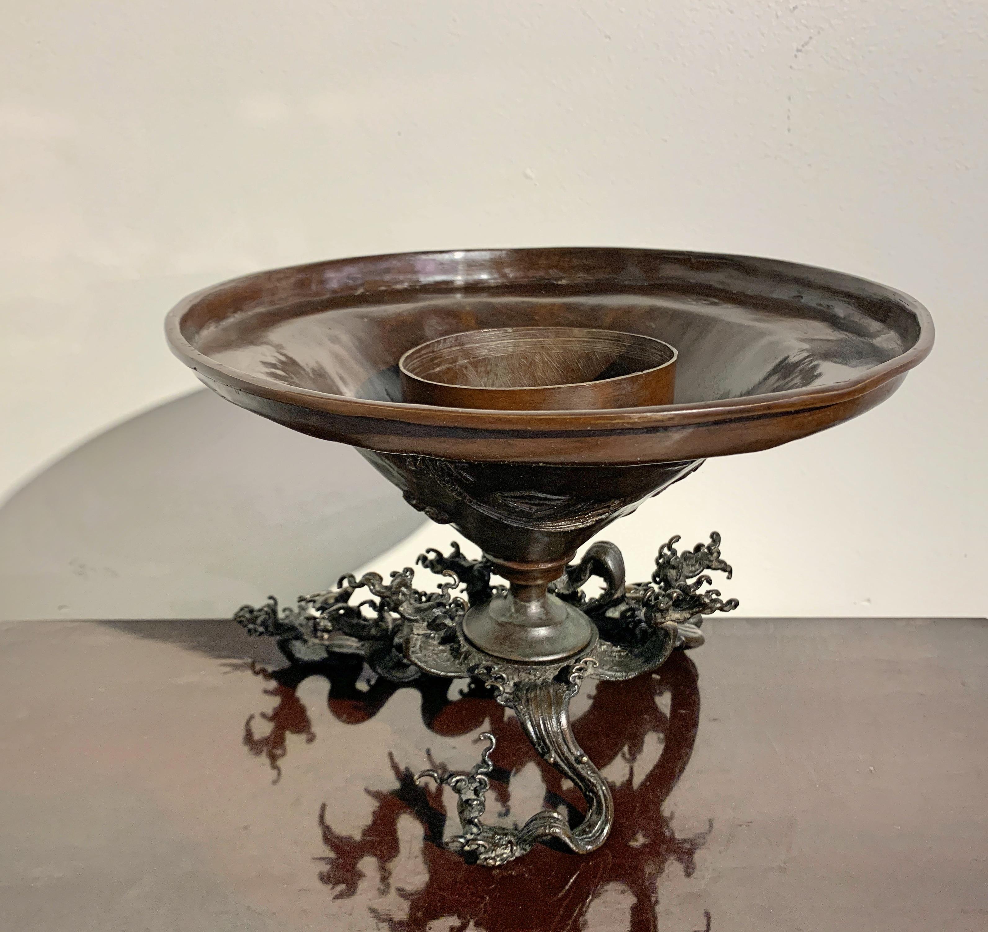 Japanese Bronze Usubata with Waves and Plovers, Edo Period, Mid-19th Century In Good Condition For Sale In Austin, TX