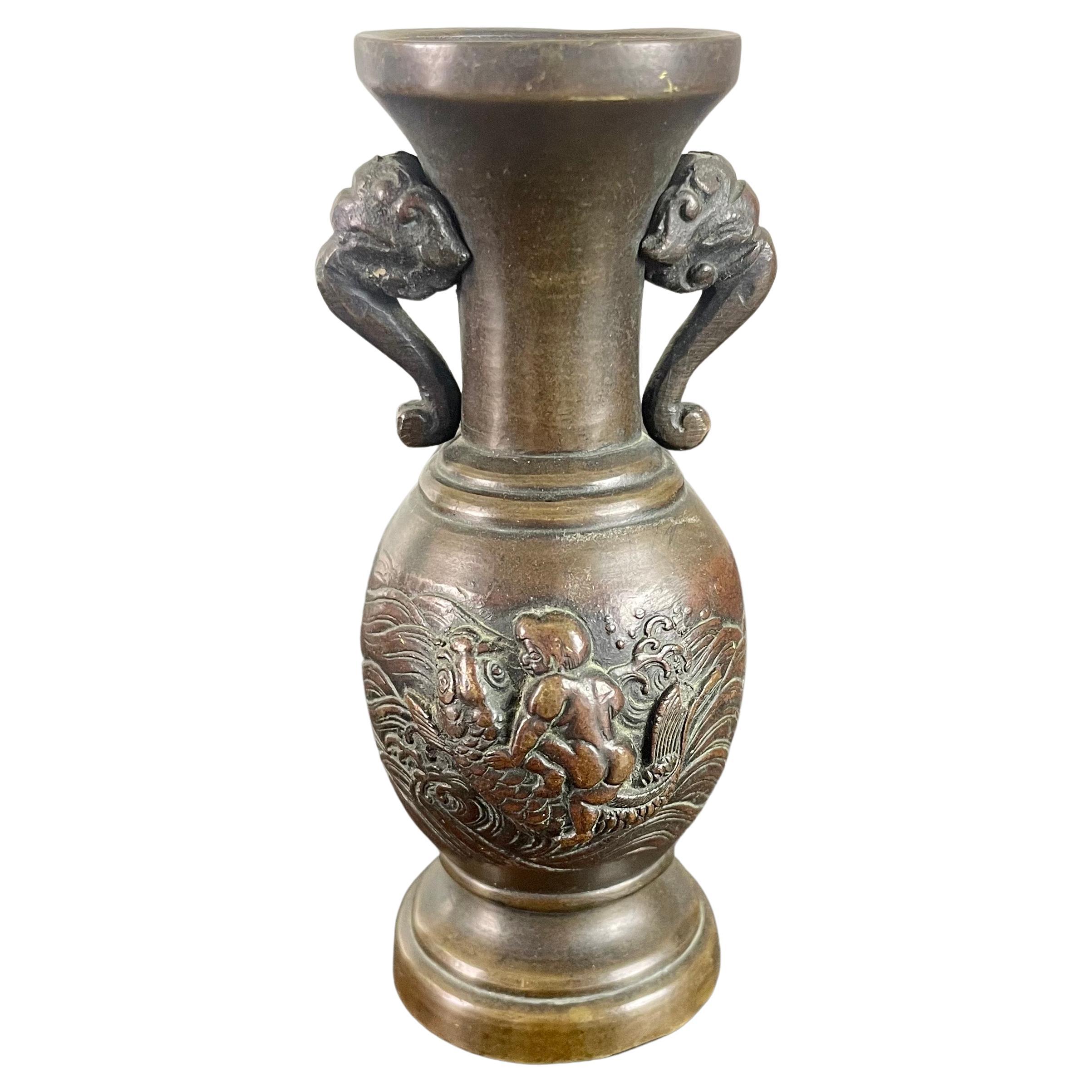 Japanese bronze vase decorated with Kintaro riding Carp Koi - Meiji - 19th Japan For Sale