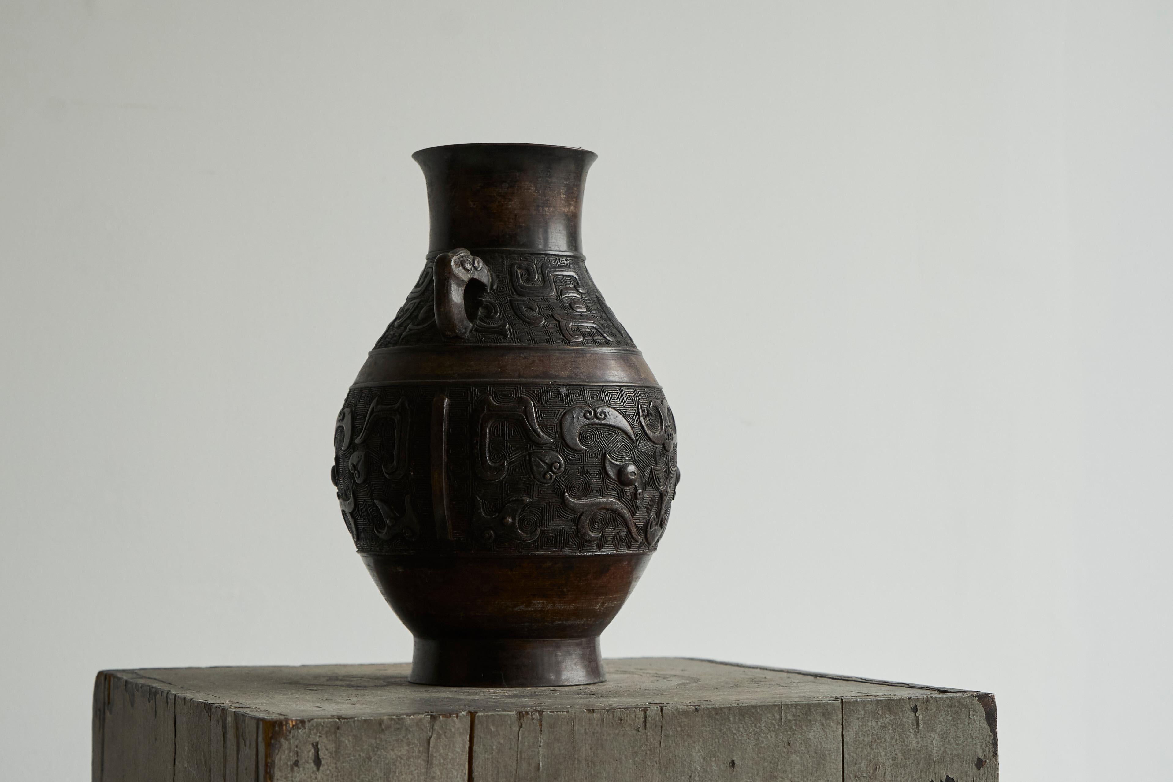 Japanese Bronze Vase Early 20th Century In Good Condition For Sale In Meer, VAN