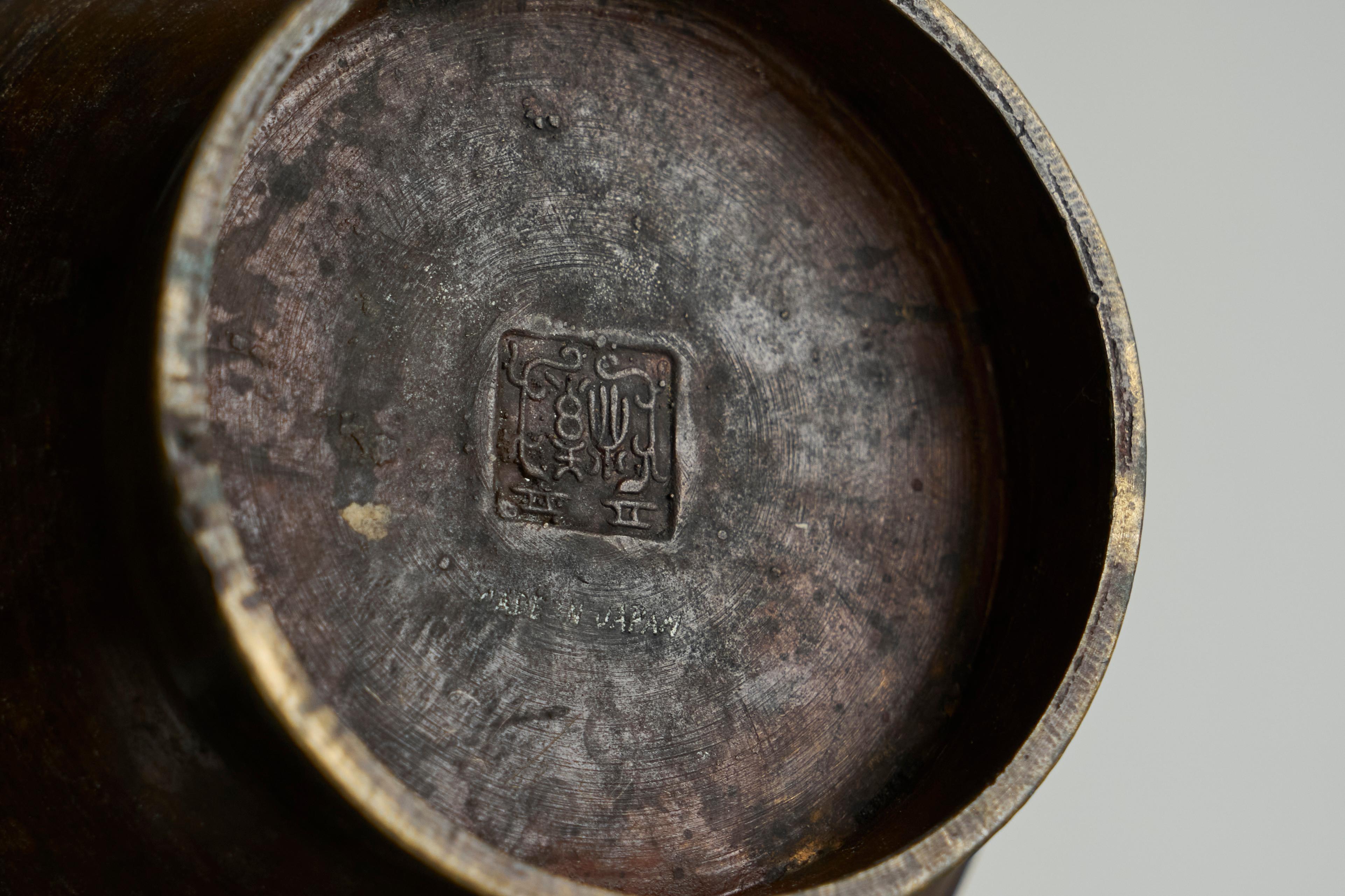 Japanese Bronze Vase Early 20th Century For Sale 4