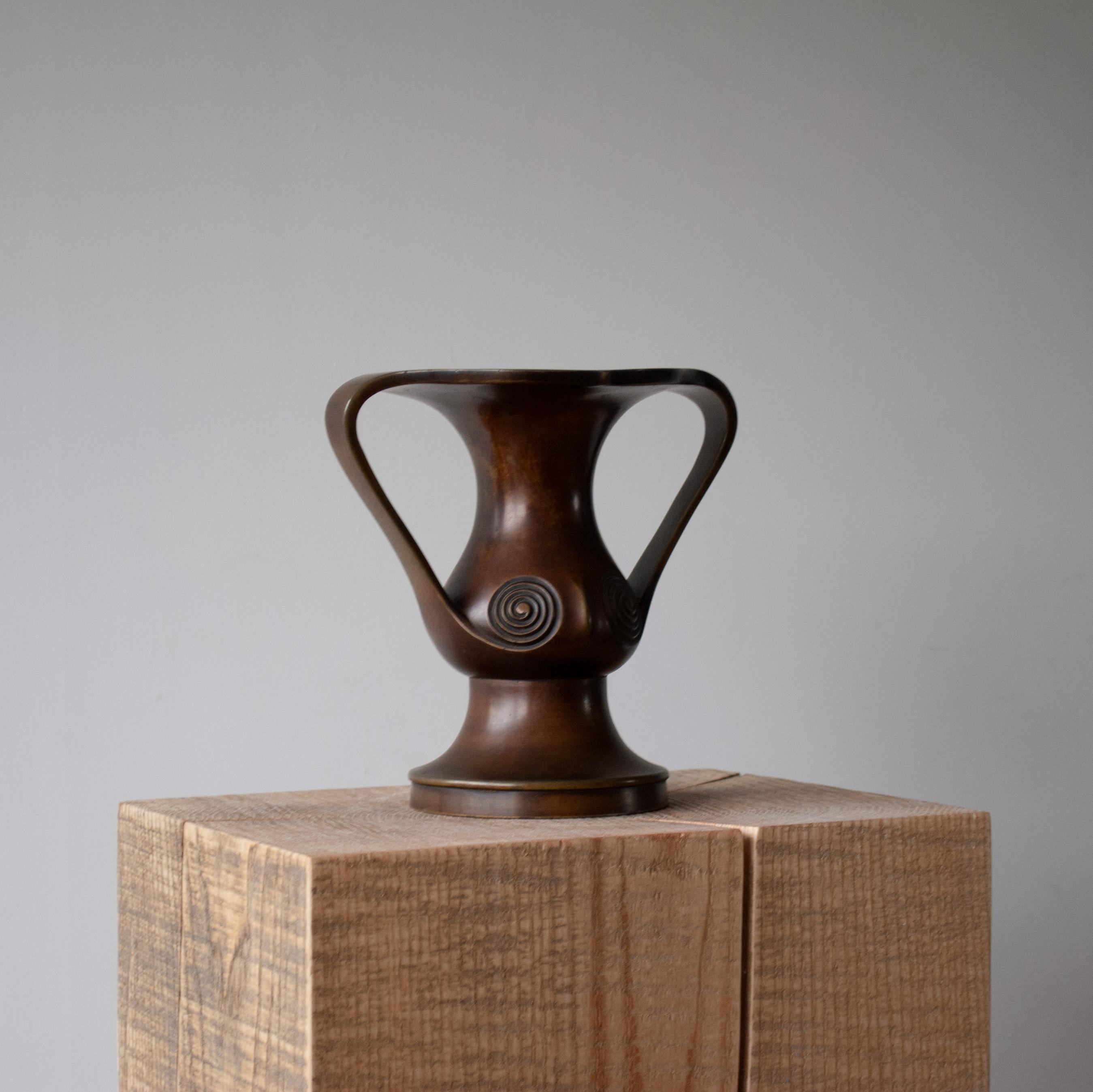 Japanese Bronze Vase, Edo Period For Sale 9
