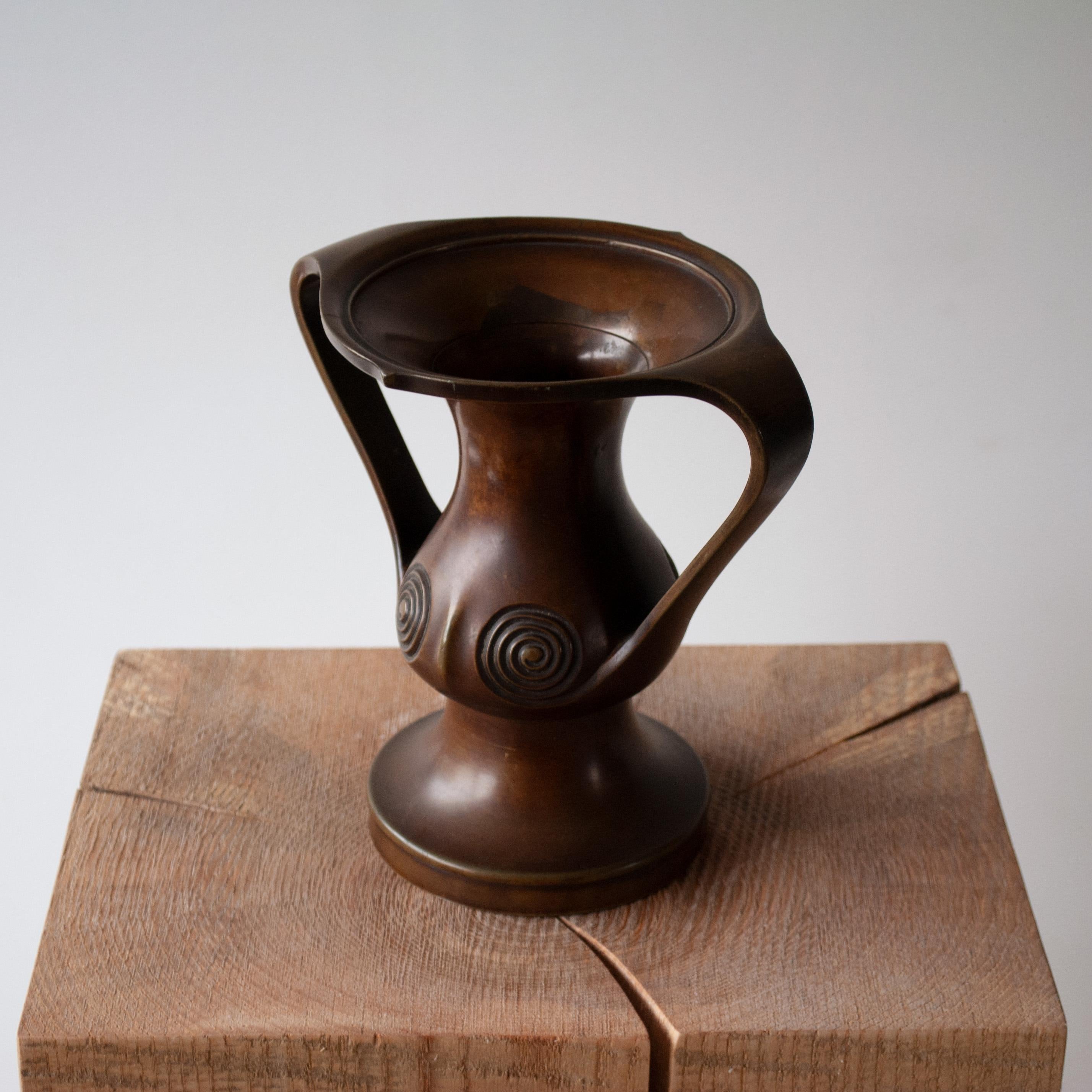 Japanese Bronze Vase, Edo Period For Sale 3