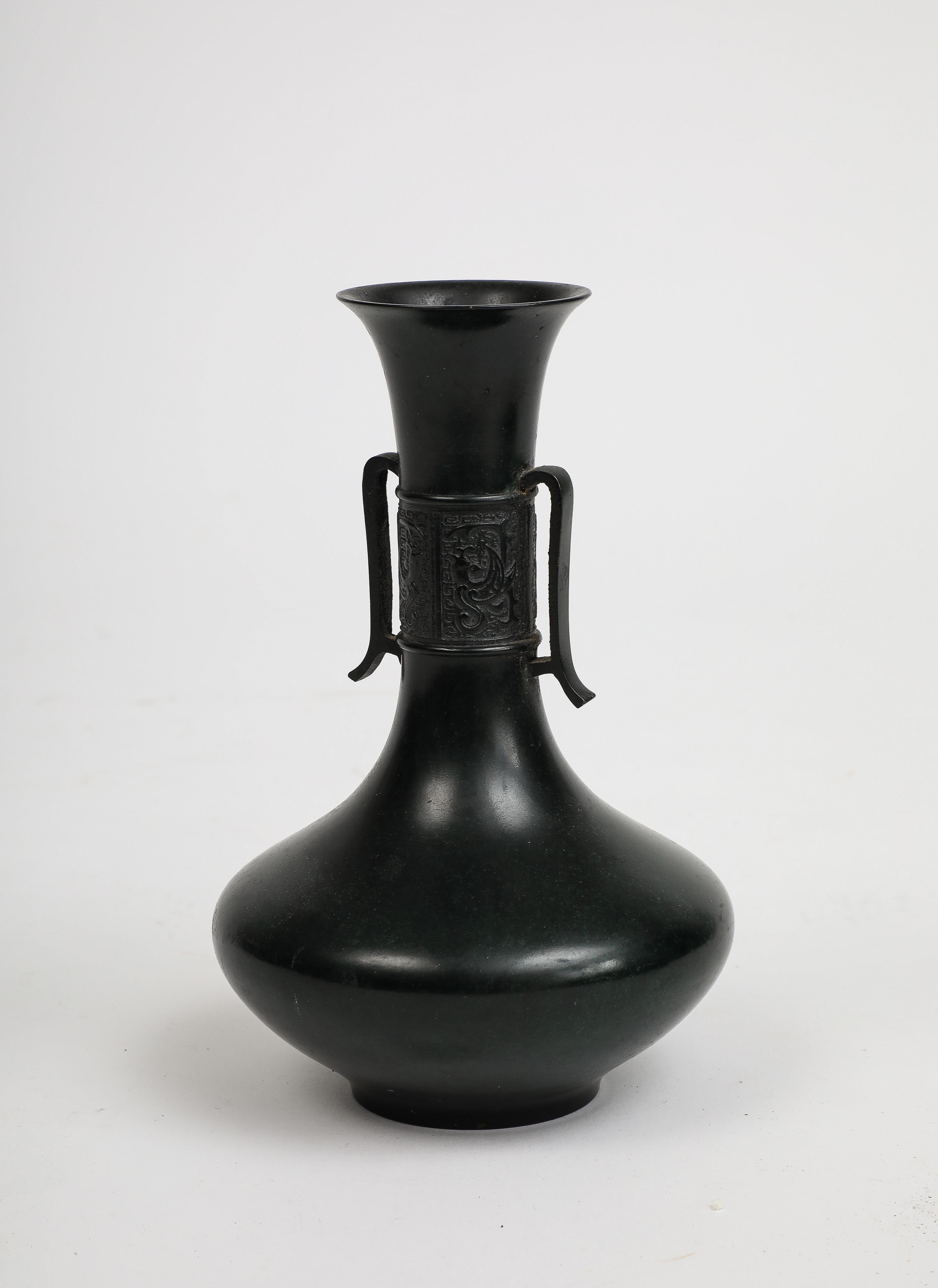 Japanische Bronze-Vase (20. Jahrhundert) im Angebot