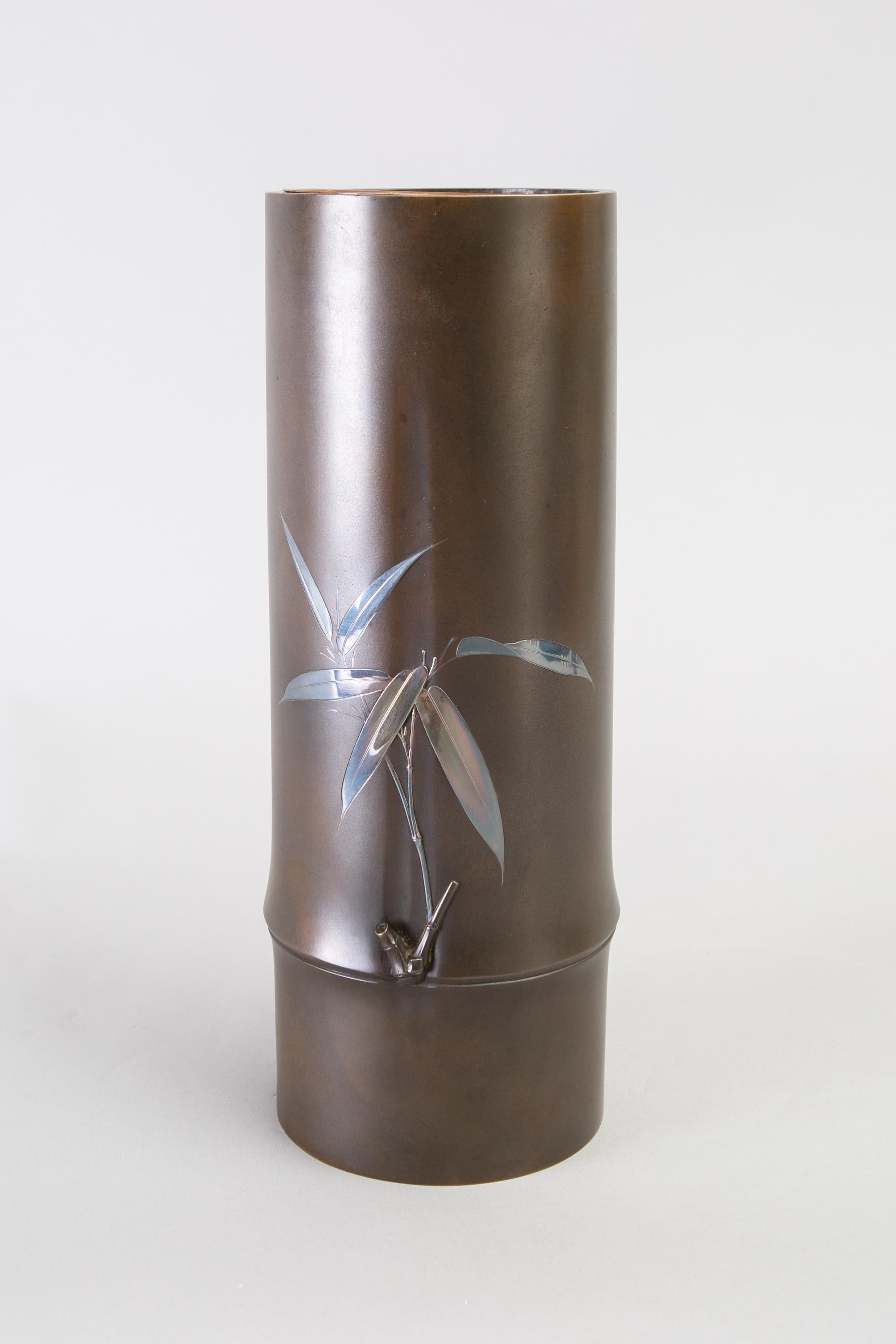 Taisho period (1912-1926) bronze vase with multi-metal silver inlay leaves of bamboo. Removable short copper liner, originally made for flower arranging. Signature reads: Yamao-sei (made by Yamao). Comes with its own storage box.