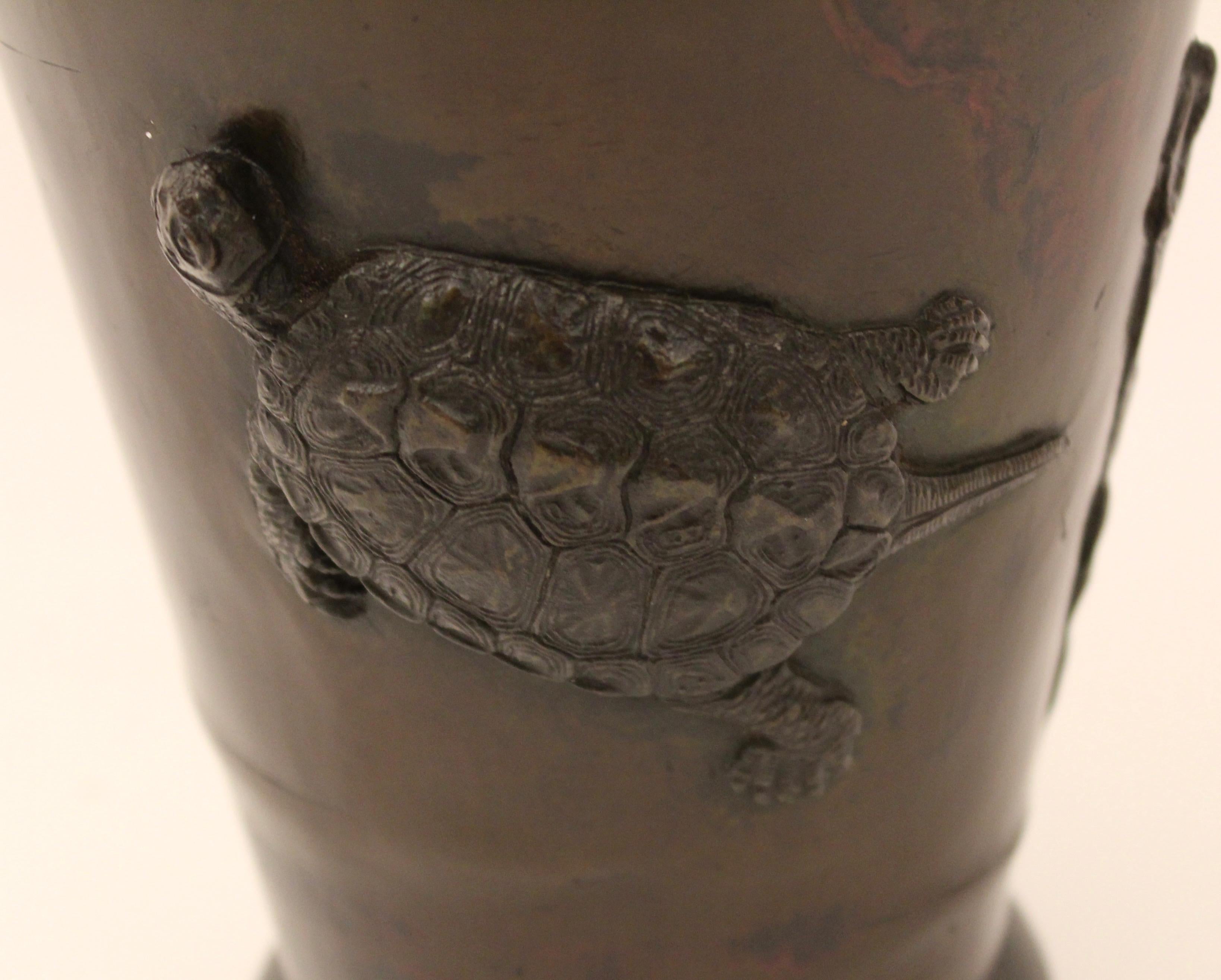 Japanese Bronze Vase with Applied Bronze Tortoises, 19th Century For Sale 5