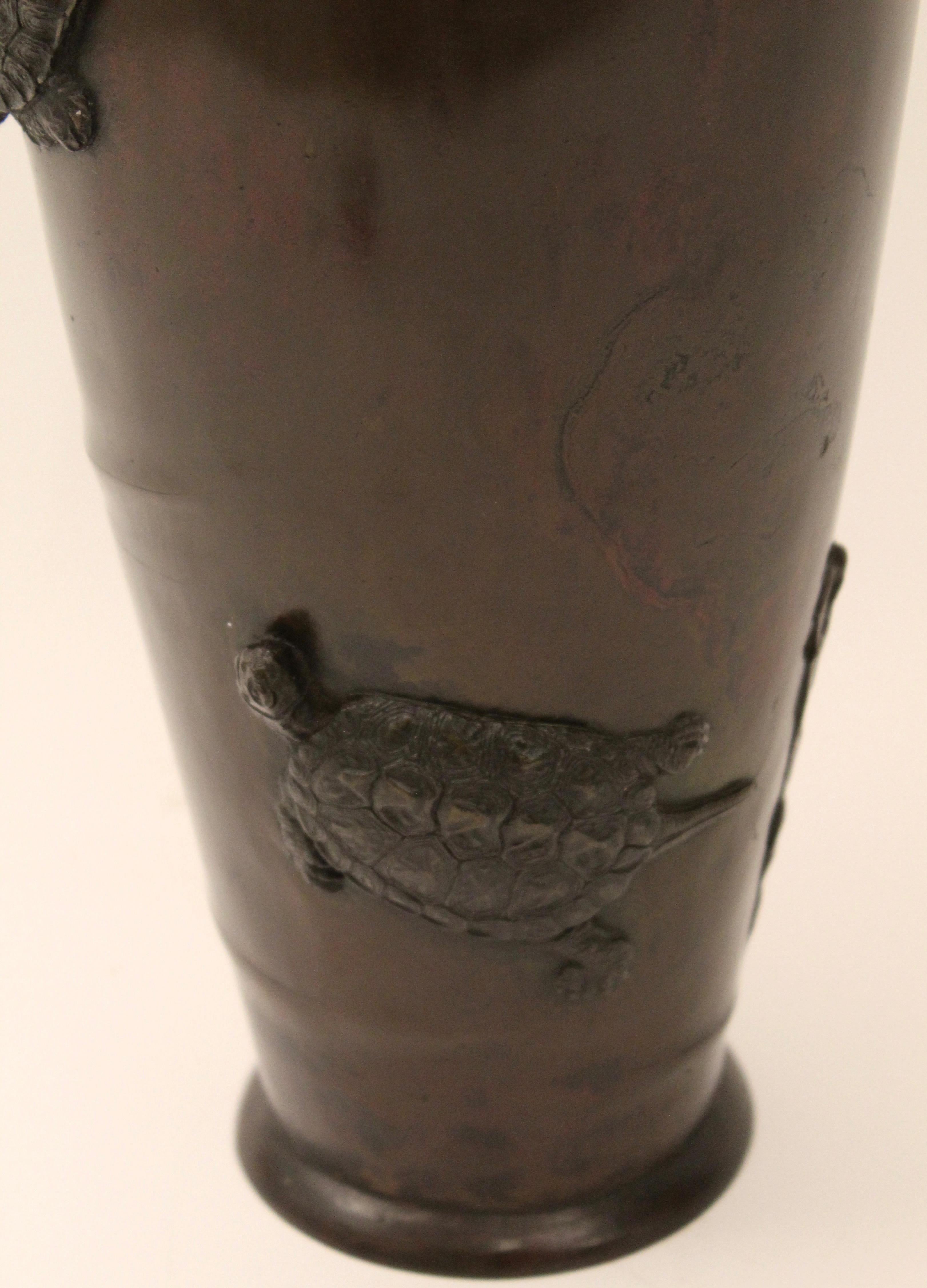 Japanese Bronze Vase with Applied Bronze Tortoises, 19th Century For Sale 6